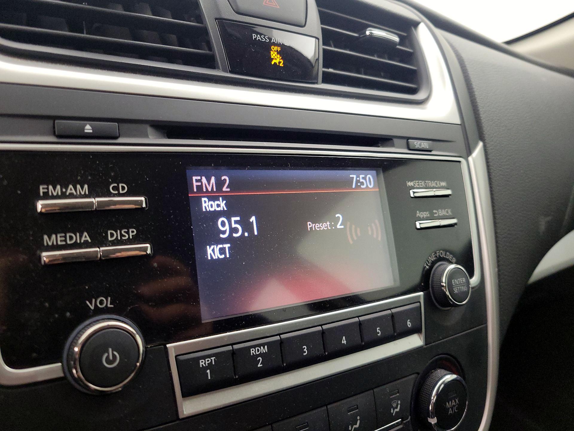 Thumbnail: 2016 Nissan Altima - 15