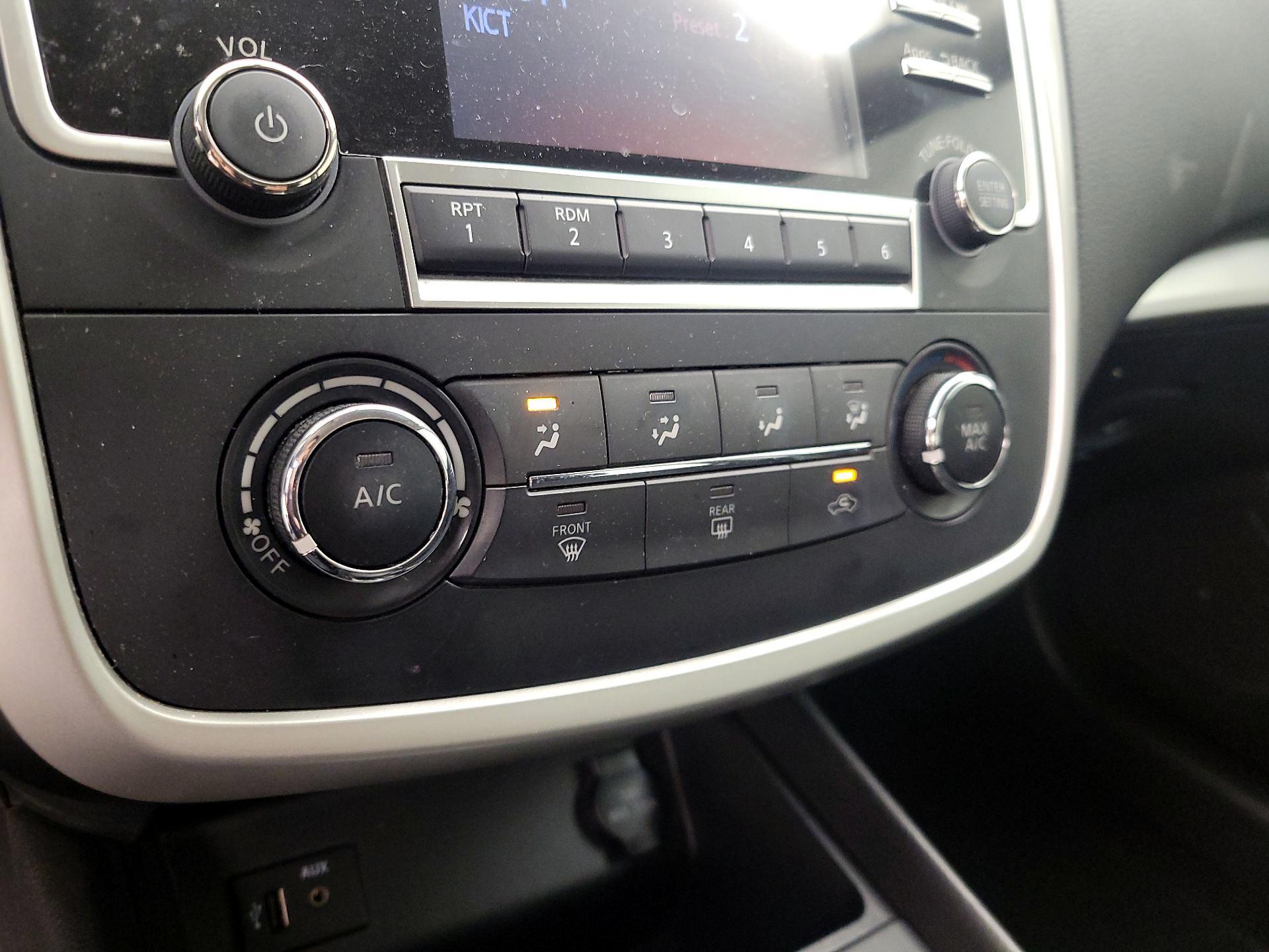 Thumbnail: 2016 Nissan Altima - 16