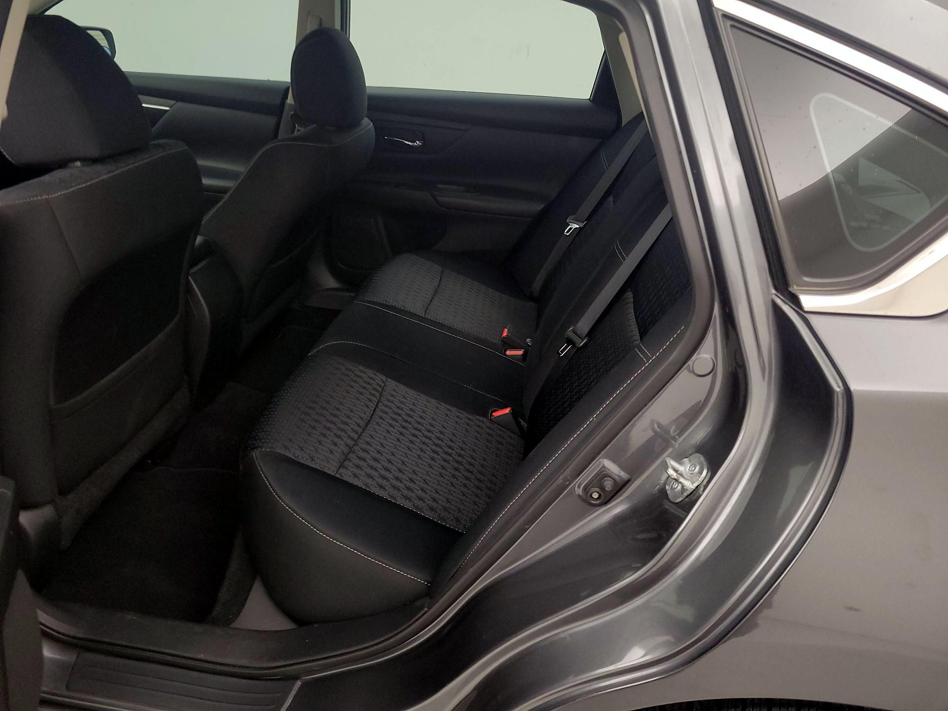 Thumbnail: 2016 Nissan Altima - 19