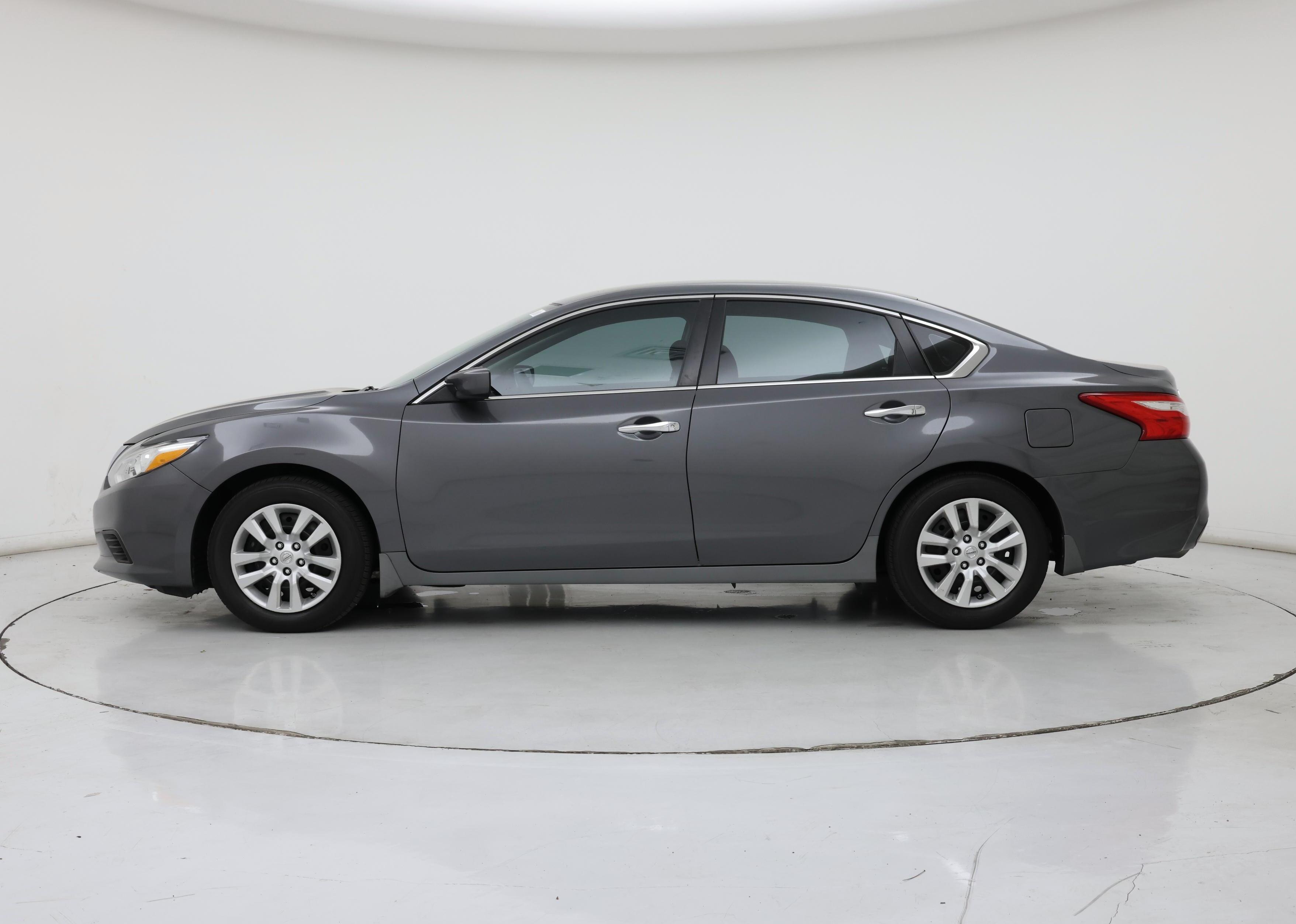 Thumbnail: 2016 Nissan Altima - 3