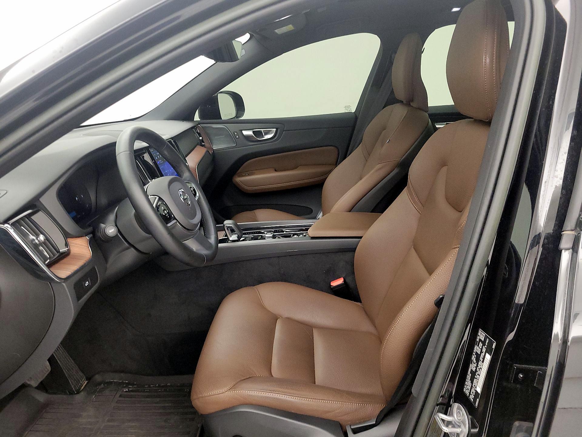 Thumbnail: 2023 Volvo XC60 - 11