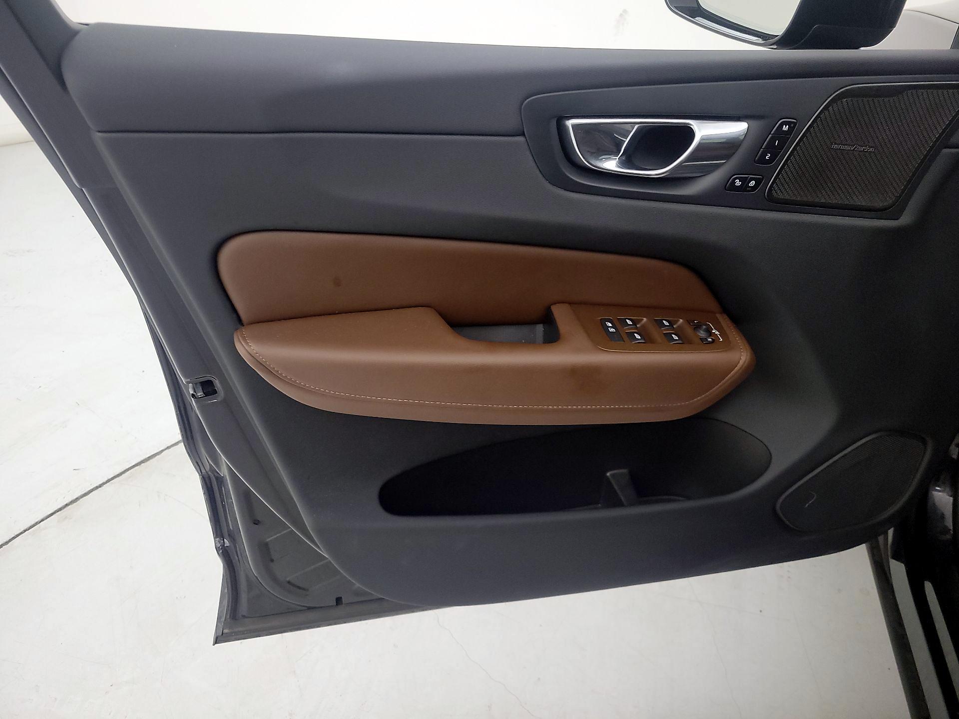 Thumbnail: 2023 Volvo XC60 - 12