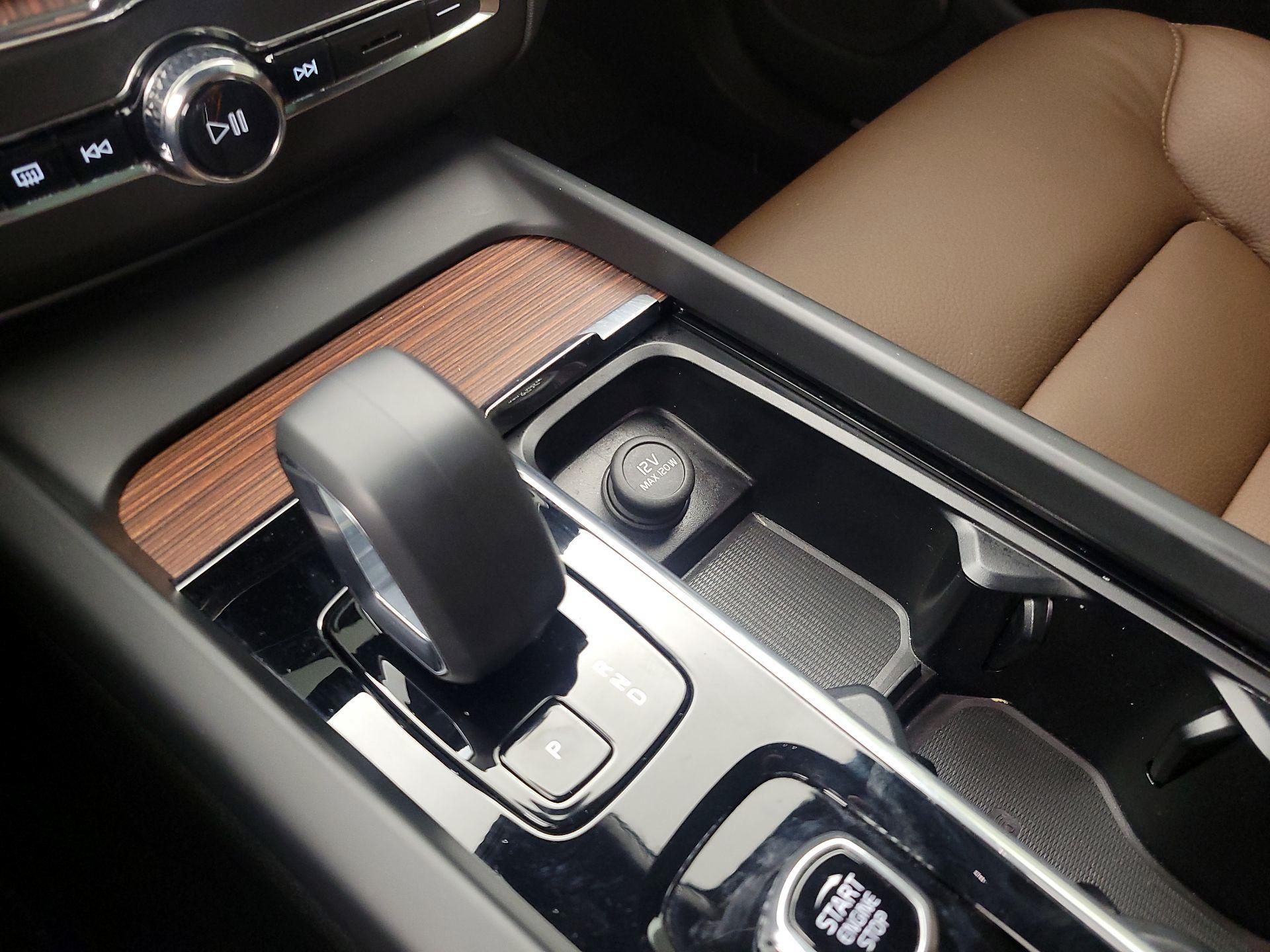 Thumbnail: 2023 Volvo XC60 - 18