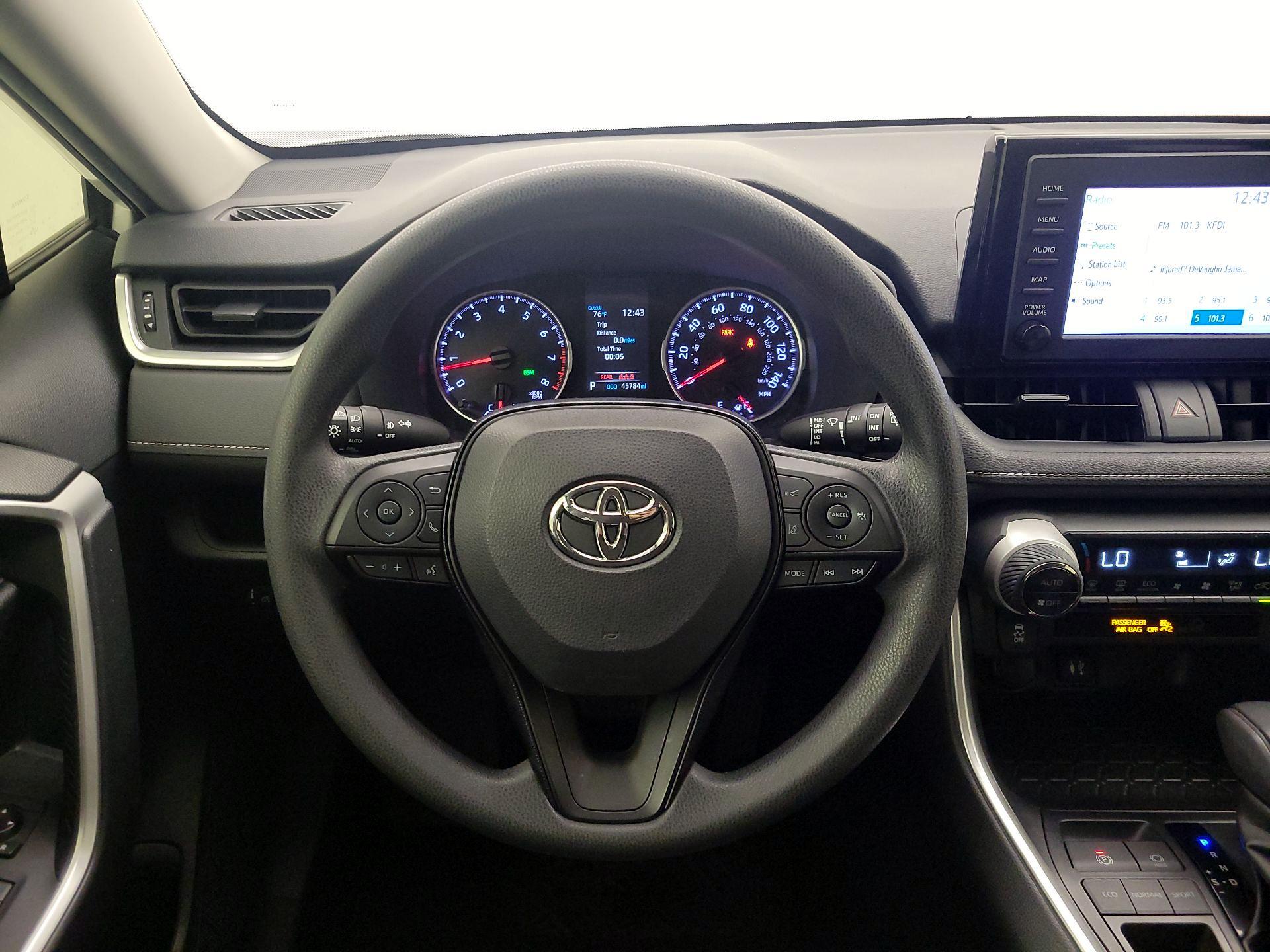 Thumbnail: 2019 Toyota RAV4 - 10