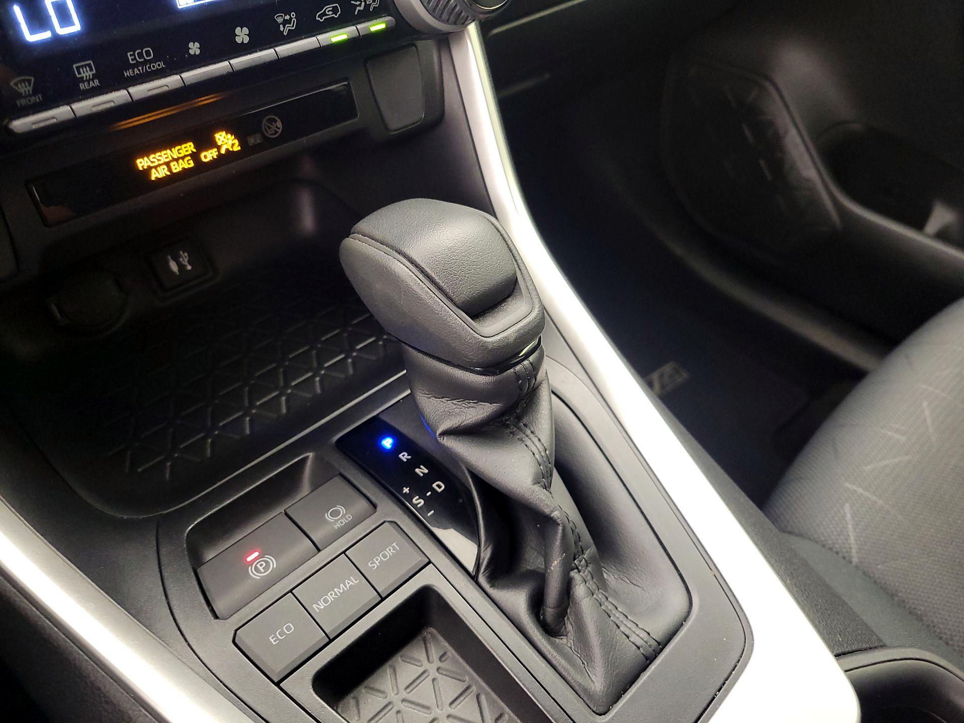 Thumbnail: 2019 Toyota RAV4 - 17