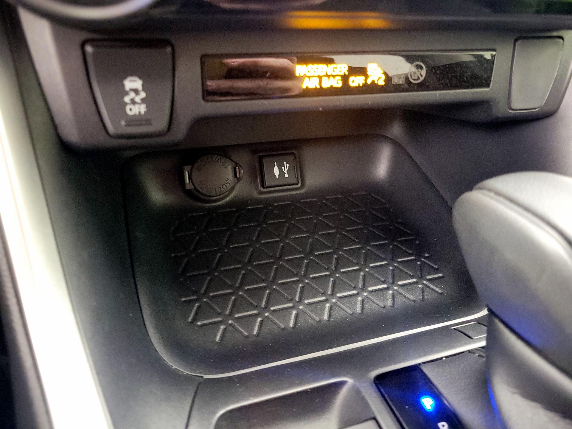 Thumbnail: 2019 Toyota RAV4 - 18