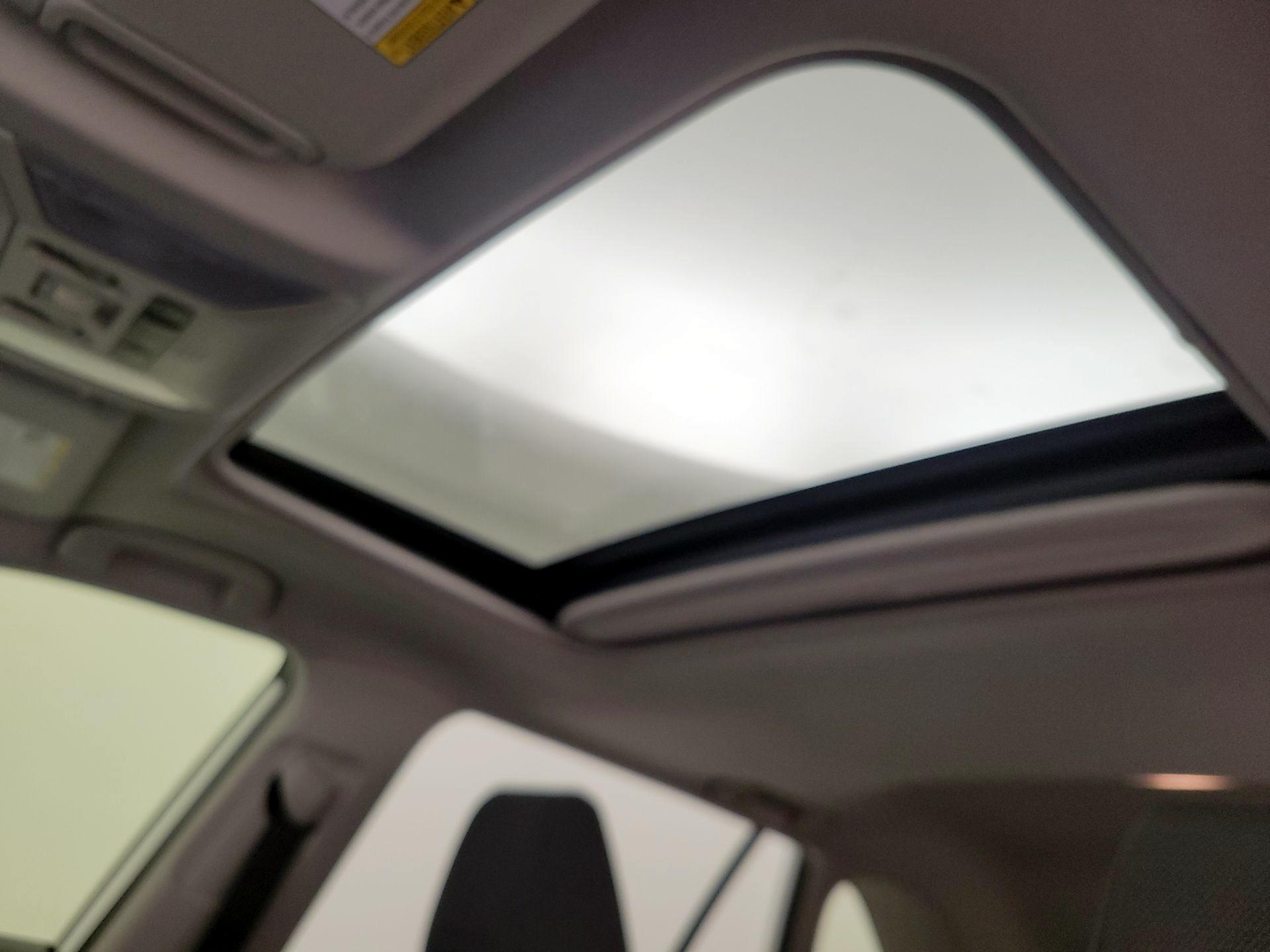 Thumbnail: 2019 Toyota RAV4 - 19