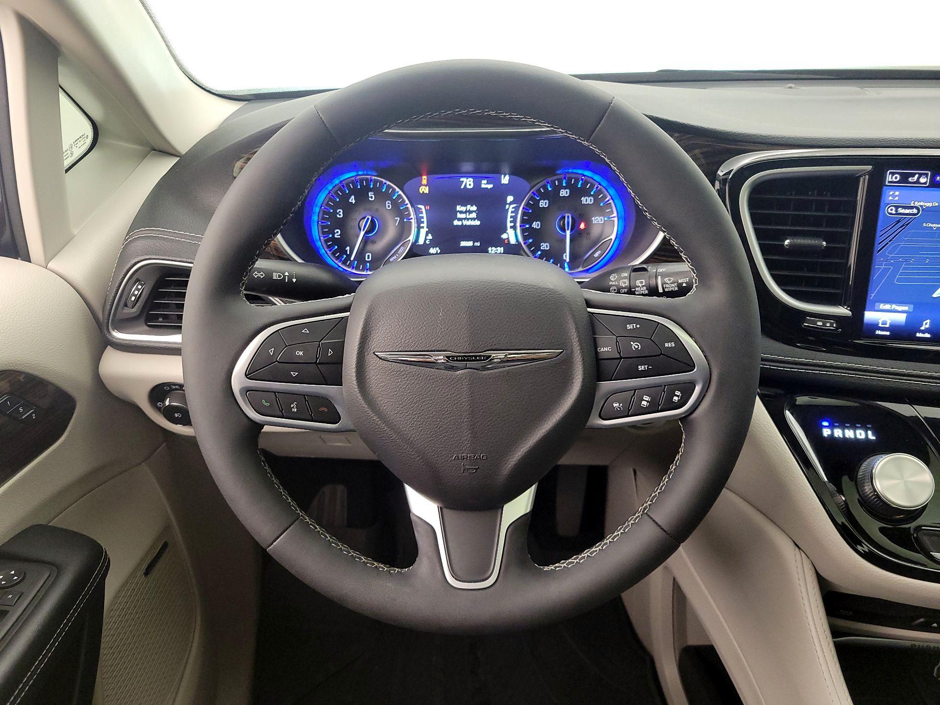 Thumbnail: 2022 Chrysler Pacifica - 10