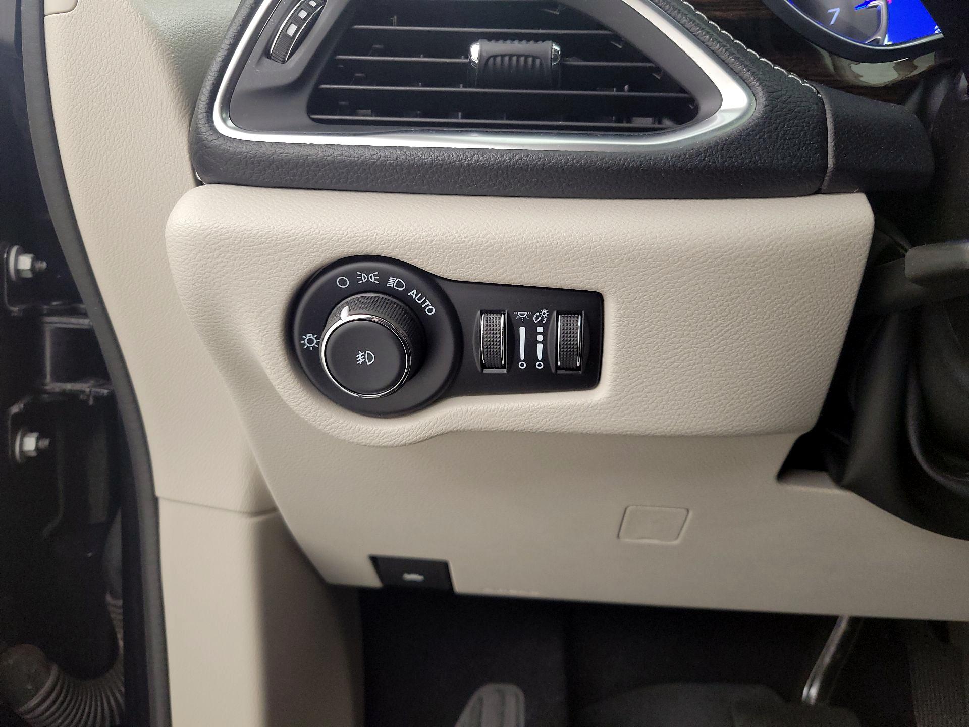 Thumbnail: 2022 Chrysler Pacifica - 13