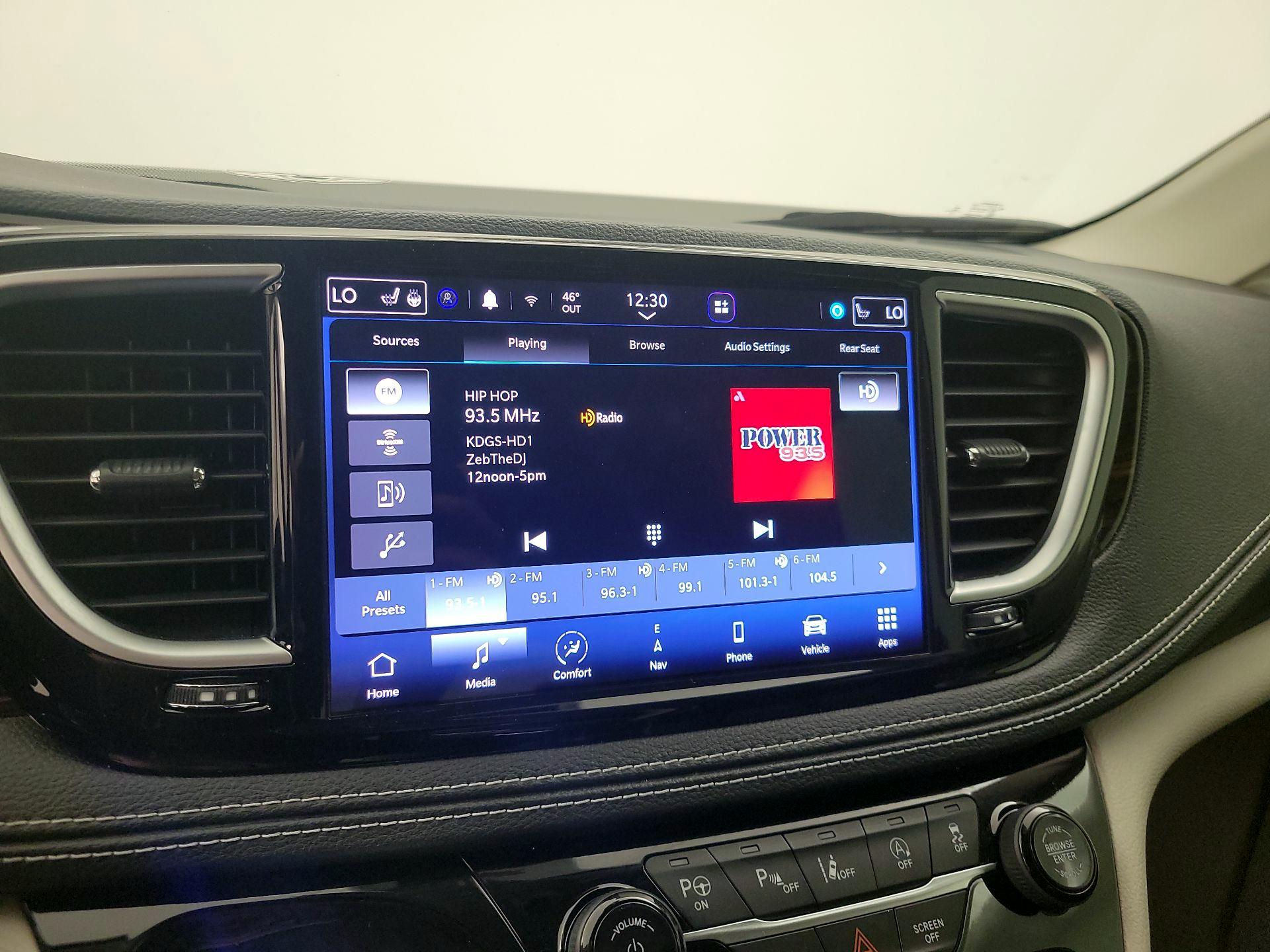 Thumbnail: 2022 Chrysler Pacifica - 16