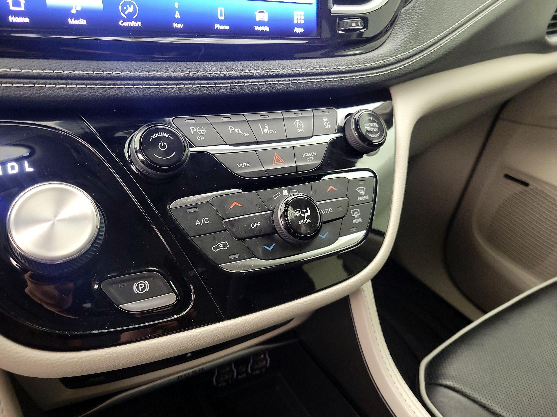 Thumbnail: 2022 Chrysler Pacifica - 17