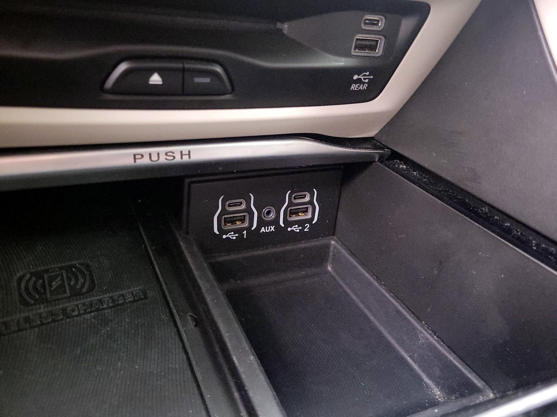 Thumbnail: 2022 Chrysler Pacifica - 19