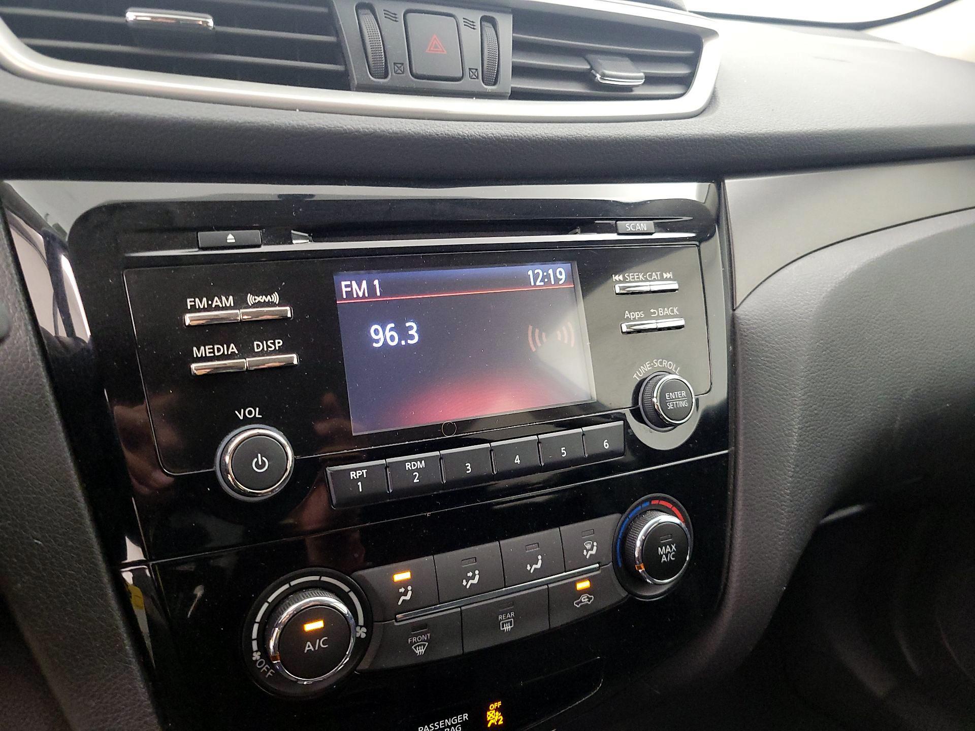 Thumbnail: 2016 Nissan Rogue - 15