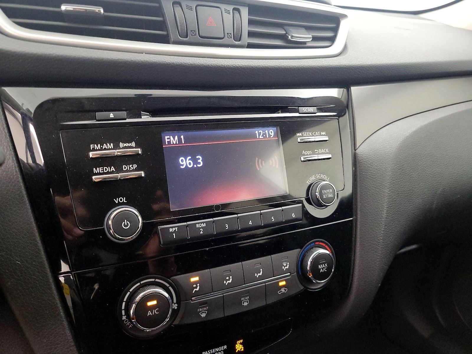 2016 Nissan Rogue S - Photo 16