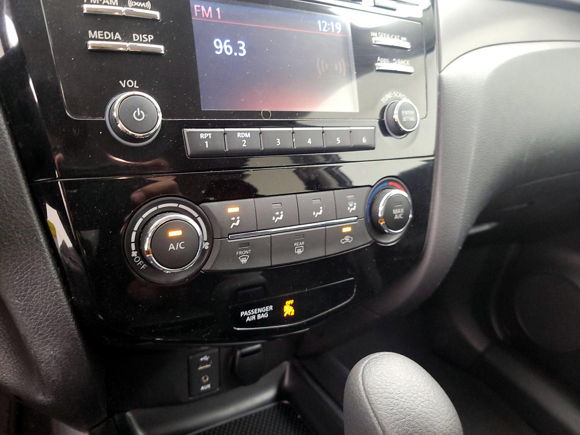 Thumbnail: 2016 Nissan Rogue - 16