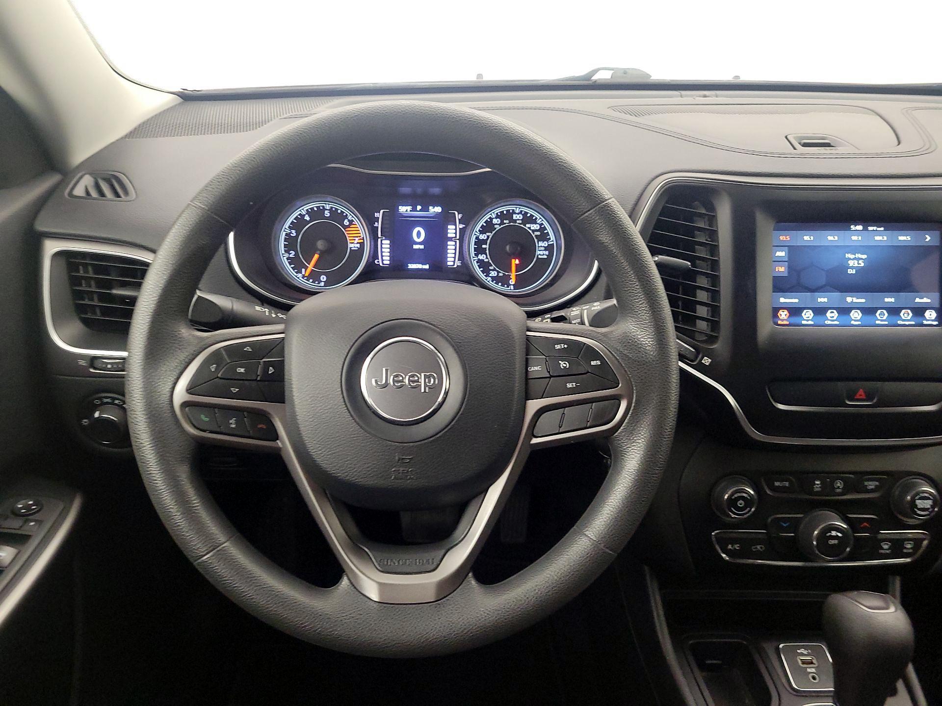 Thumbnail: 2020 Jeep Cherokee - 10