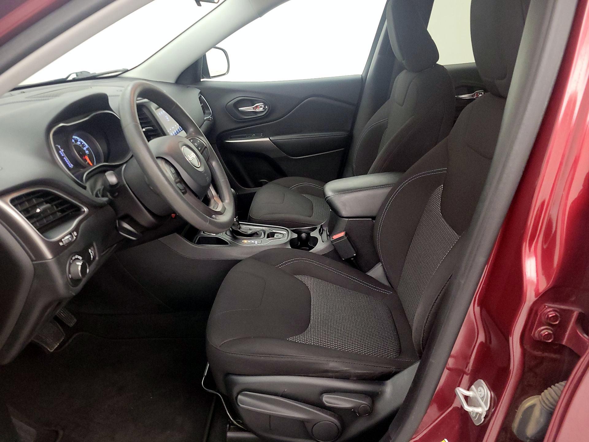 Thumbnail: 2020 Jeep Cherokee - 11