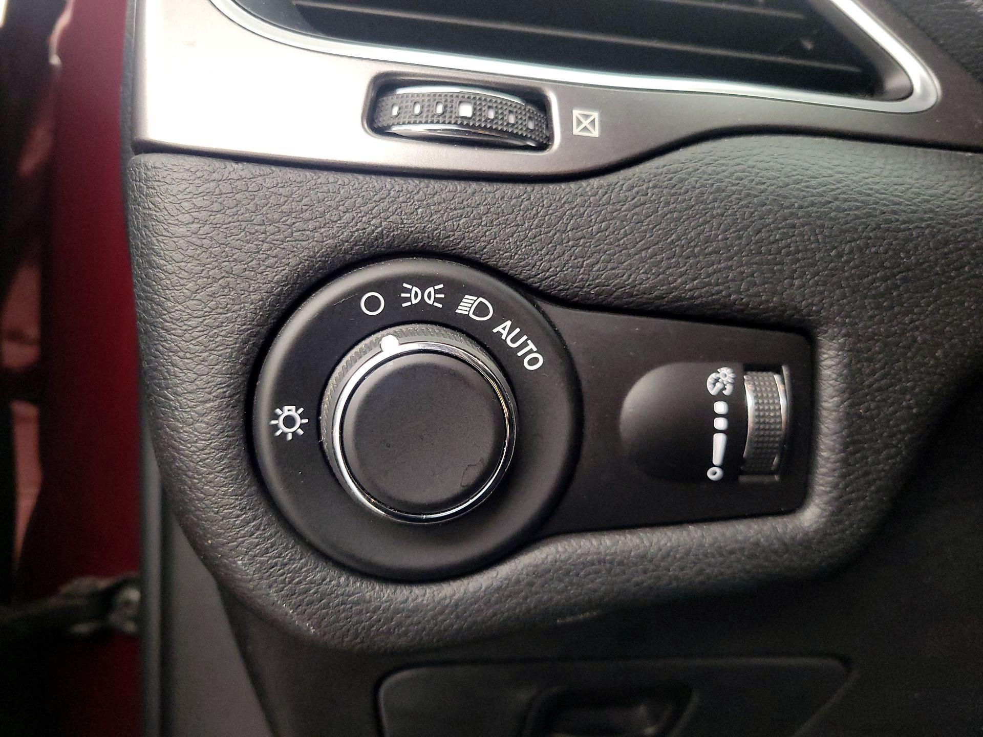 Thumbnail: 2020 Jeep Cherokee - 13