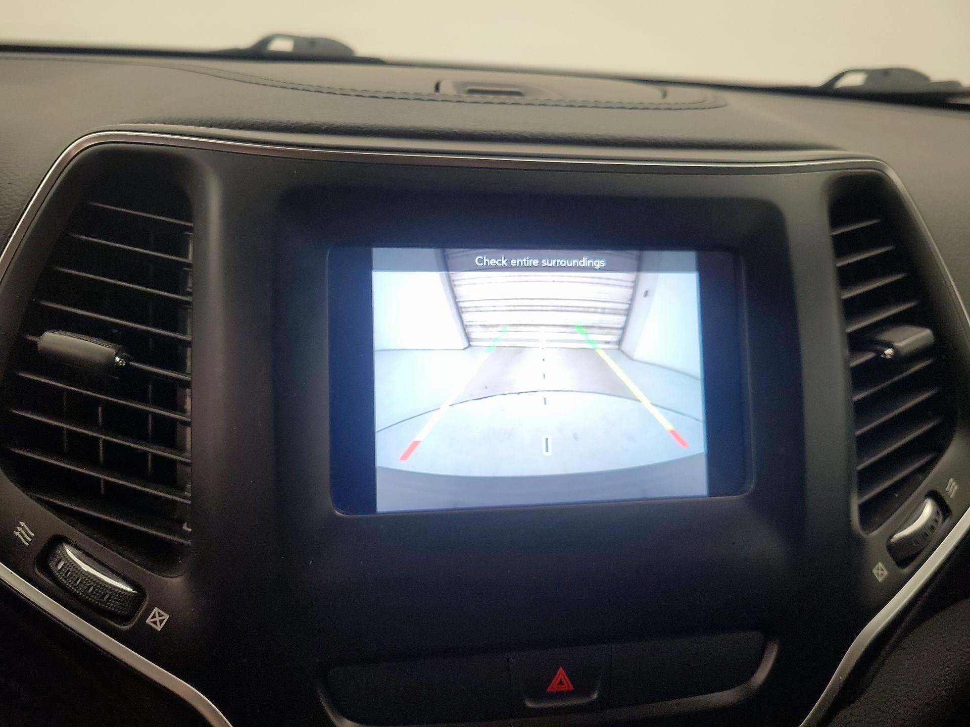 Thumbnail: 2020 Jeep Cherokee - 14