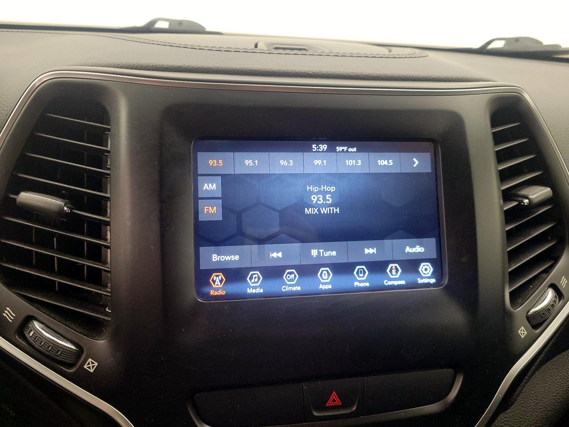 Thumbnail: 2020 Jeep Cherokee - 15