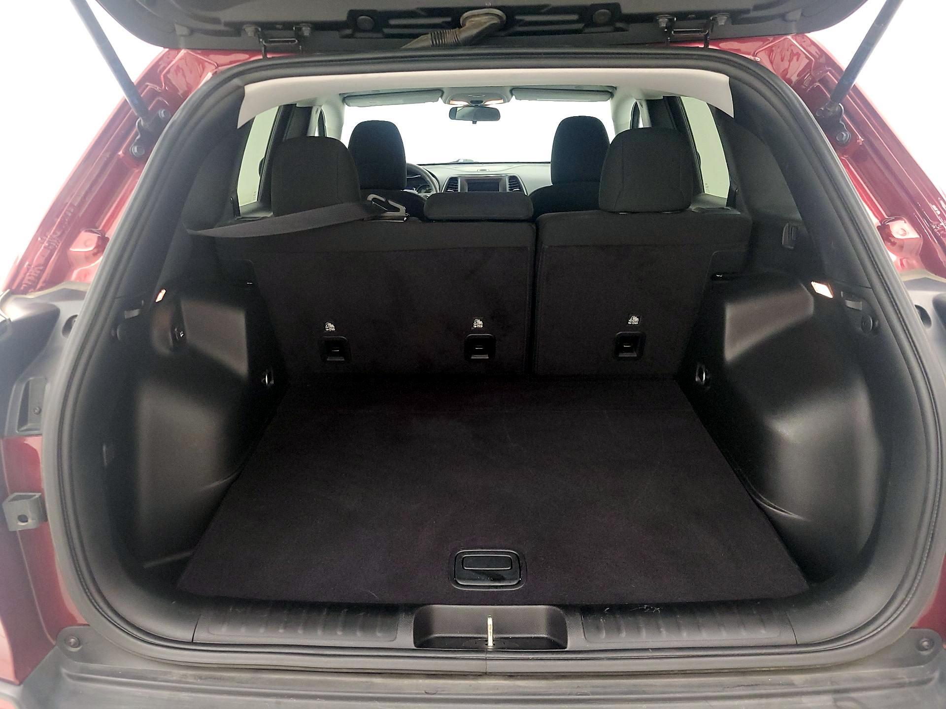 Thumbnail: 2020 Jeep Cherokee - 20