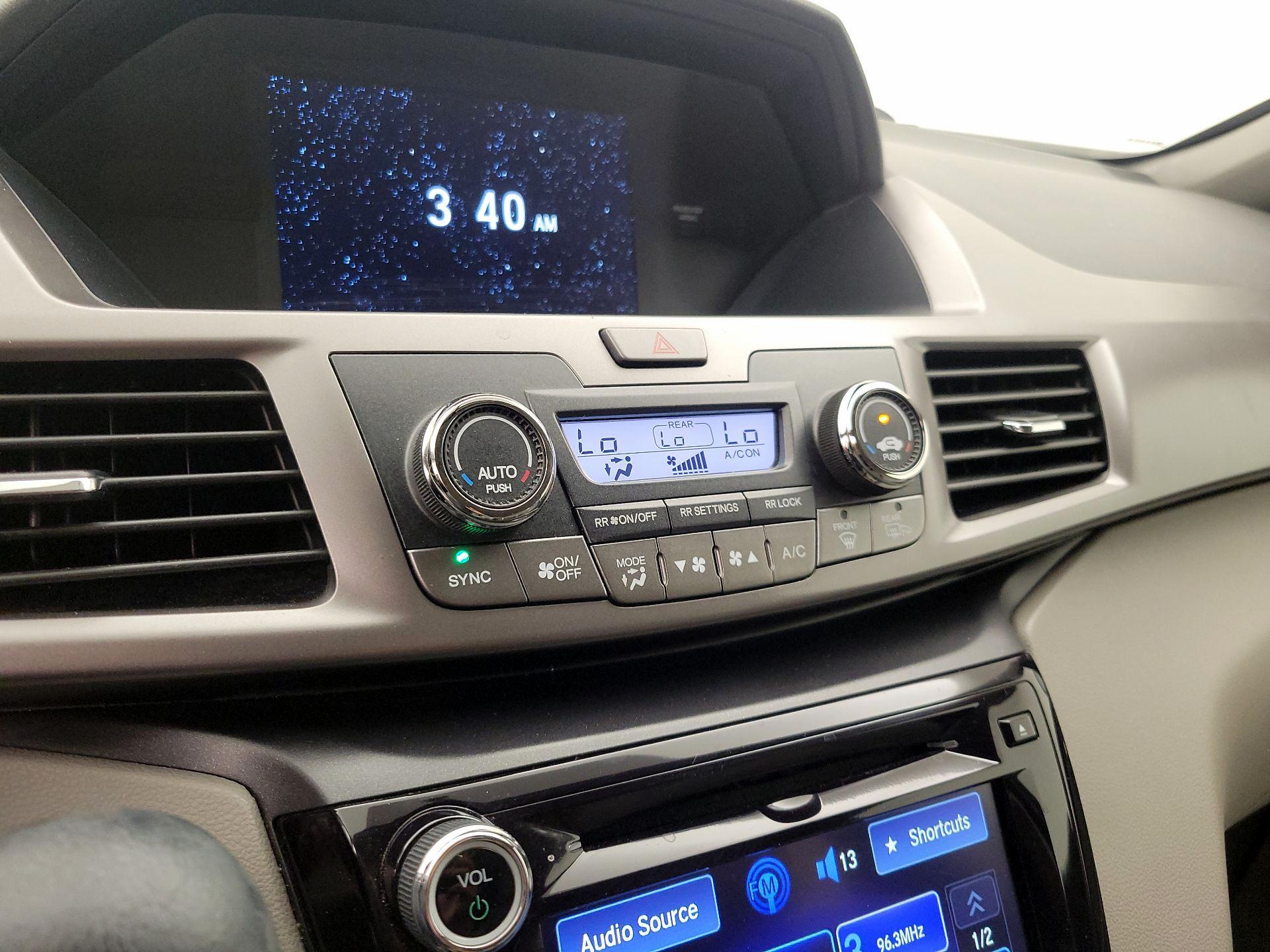 Thumbnail: 2015 Honda Odyssey - 16