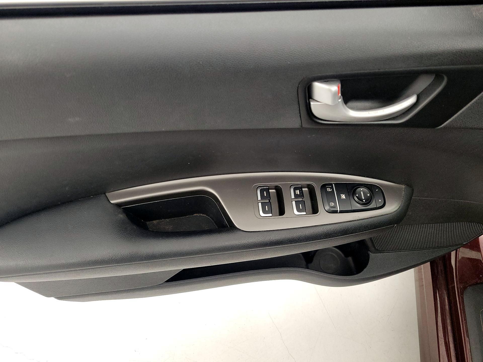 Thumbnail: 2019 Kia Optima - 12