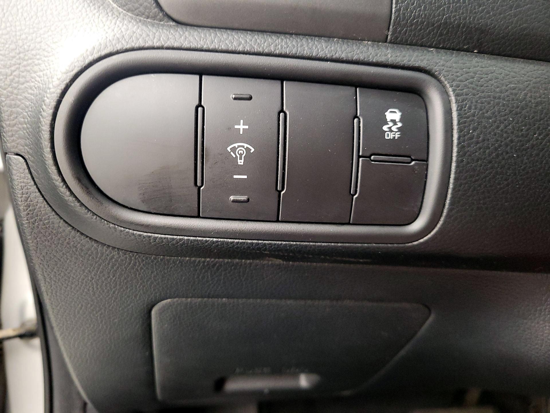 Thumbnail: 2018 Kia Forte - 13