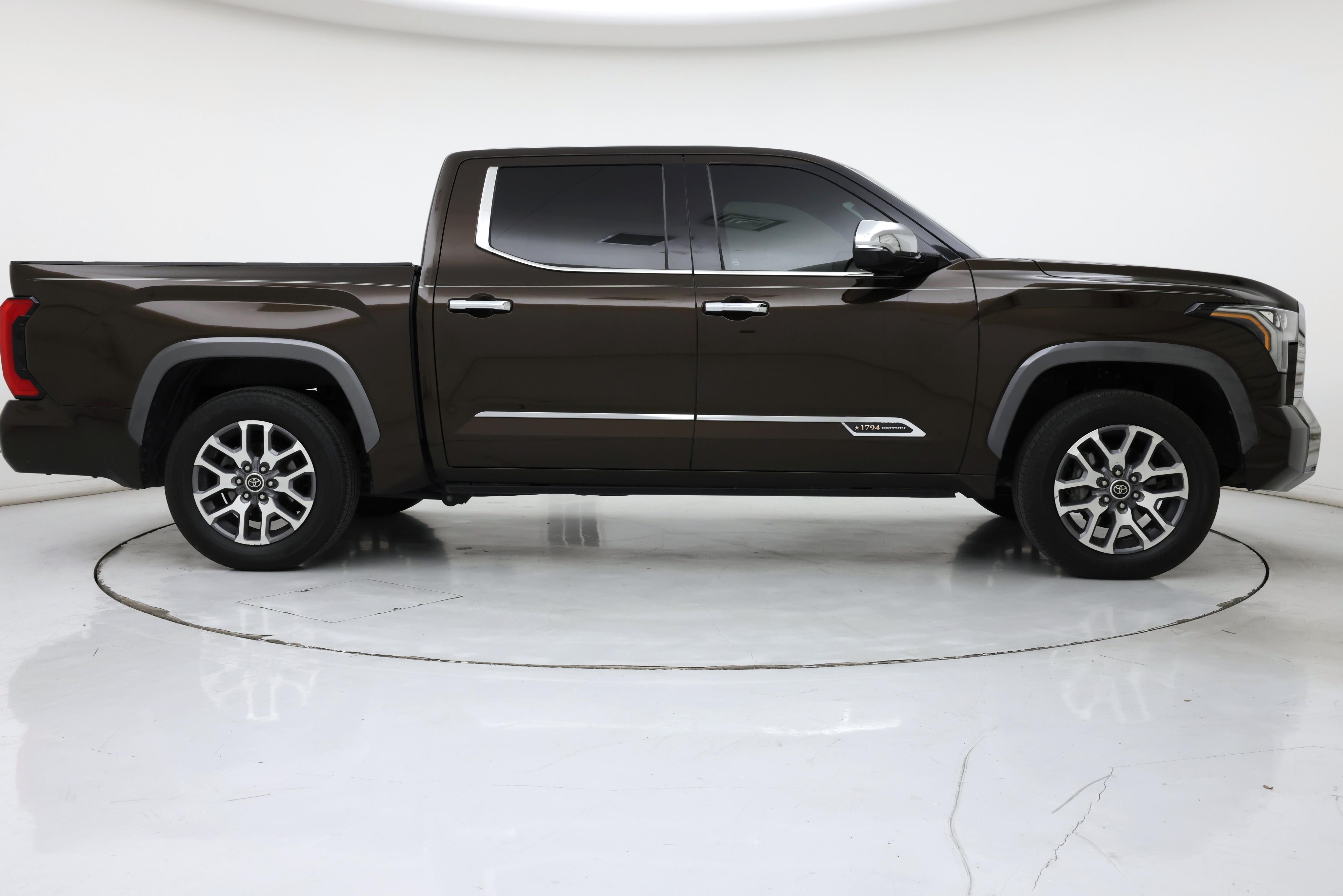 Thumbnail: 2022 Toyota Tundra - 7