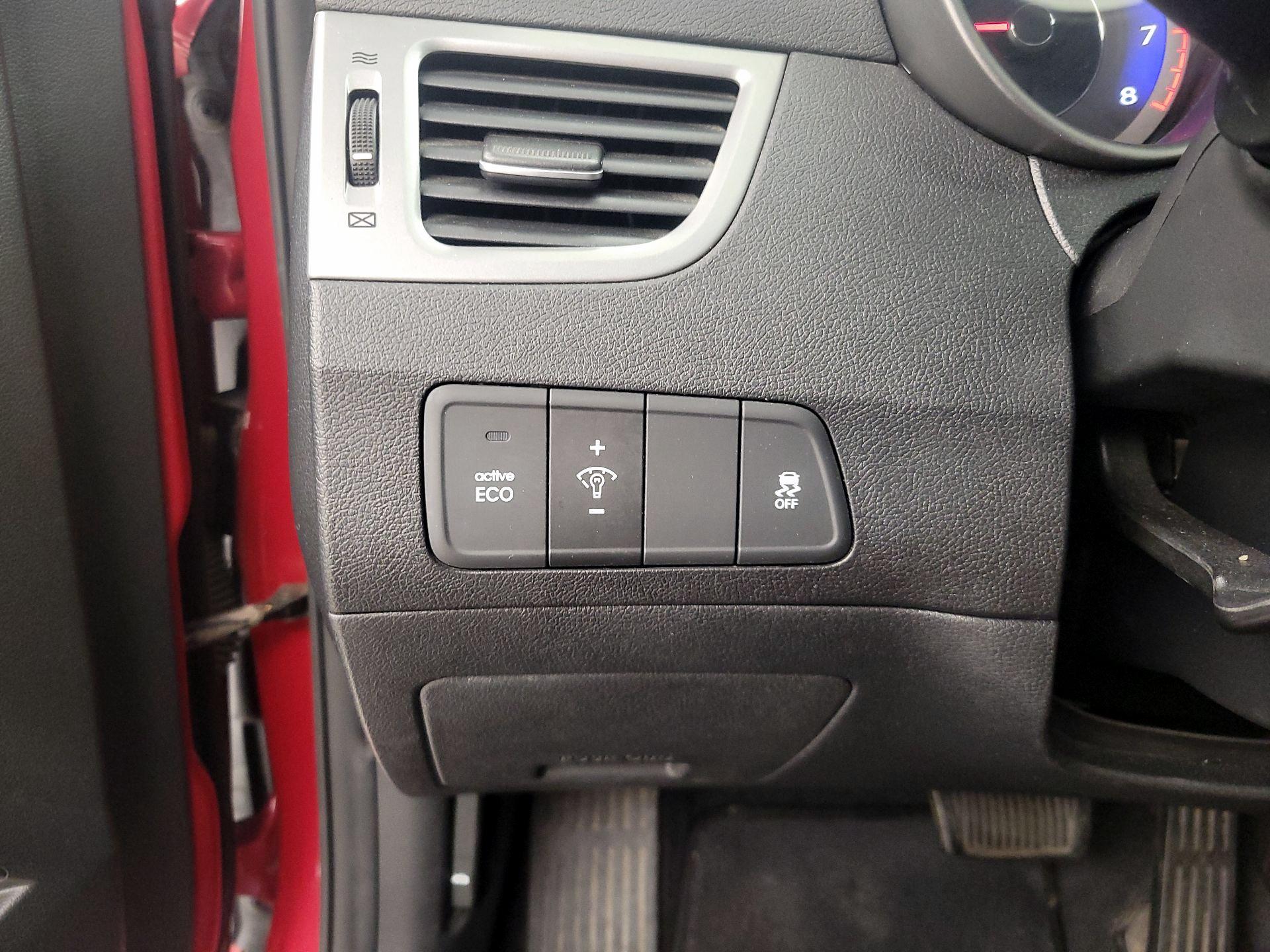 Thumbnail: 2015 Hyundai Elantra - 13