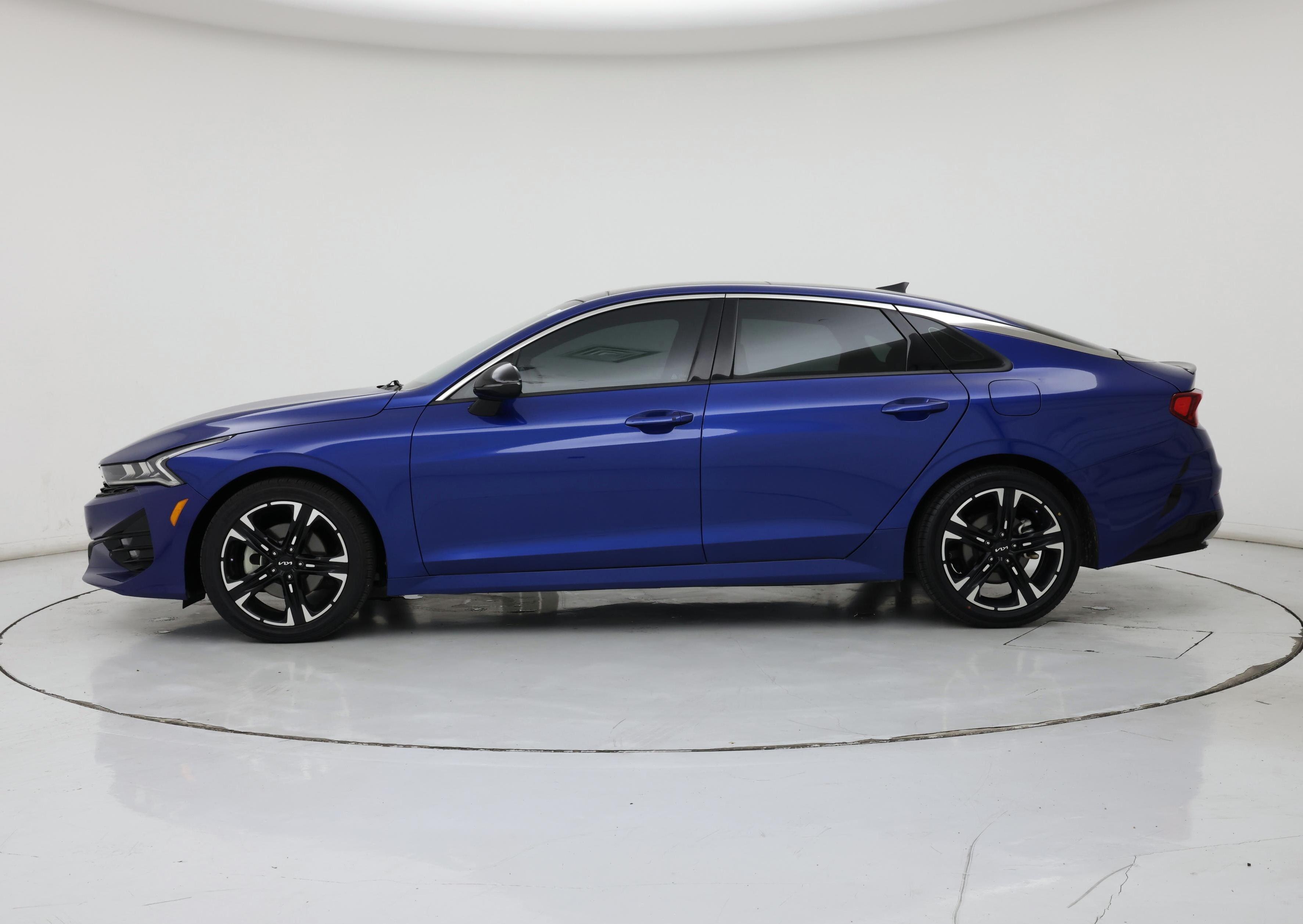 Thumbnail: 2023 Kia K5 - 3