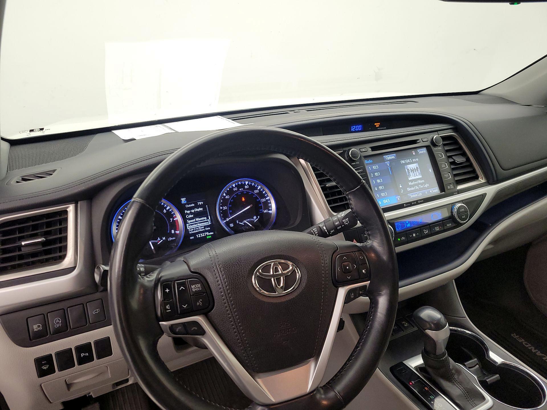 Thumbnail: 2017 Toyota Highlander - 9