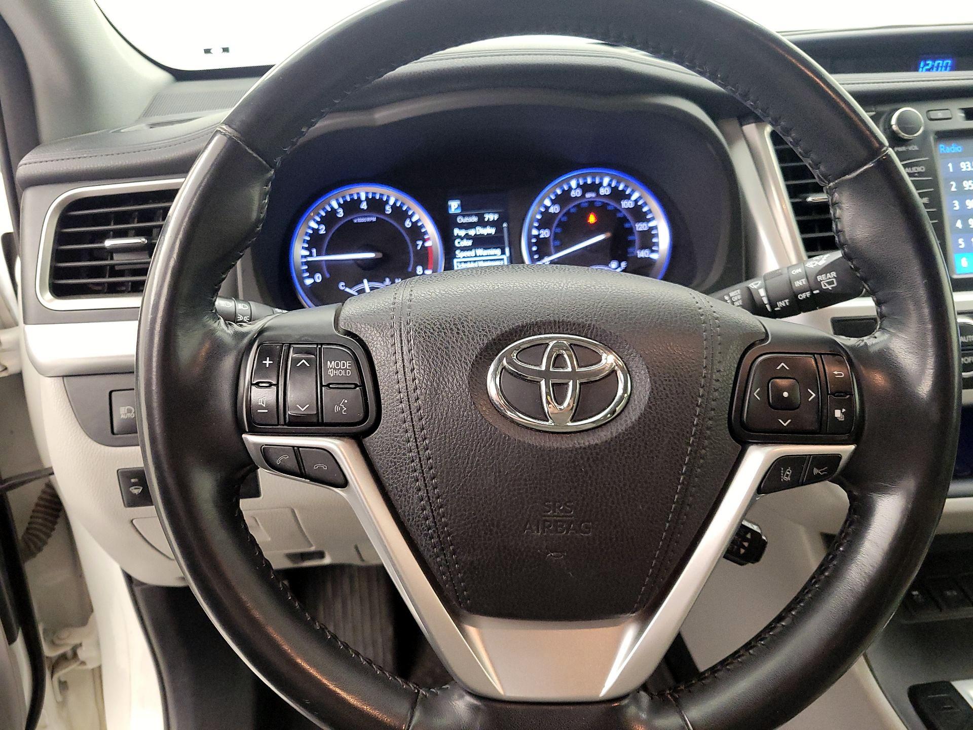 Thumbnail: 2017 Toyota Highlander - 10