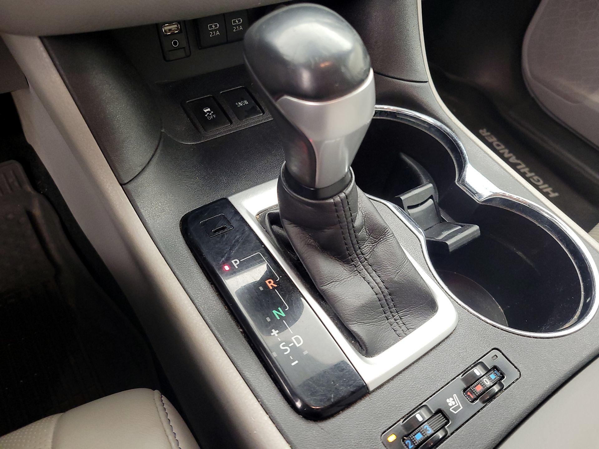 Thumbnail: 2017 Toyota Highlander - 17