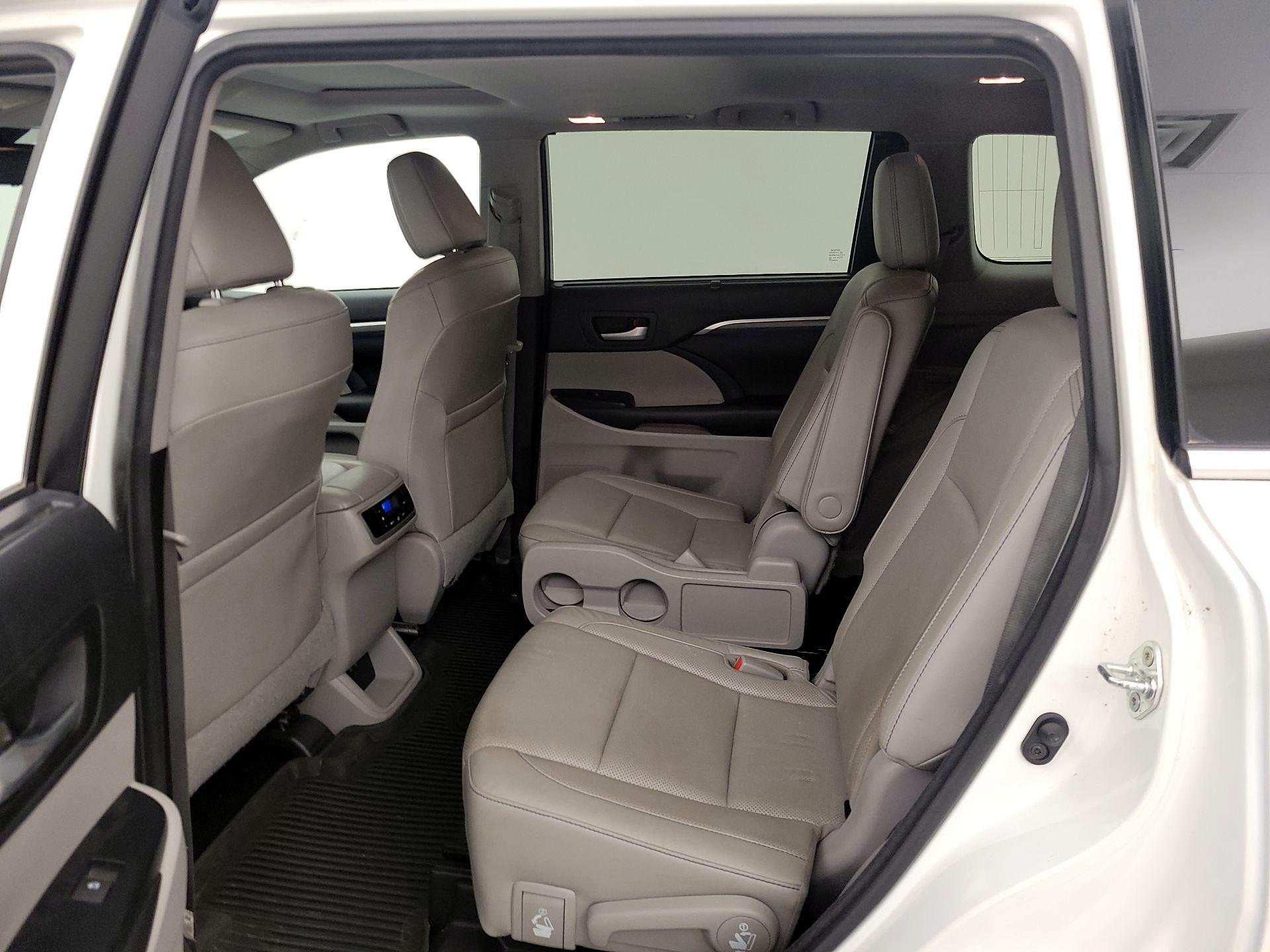 Thumbnail: 2017 Toyota Highlander - 20