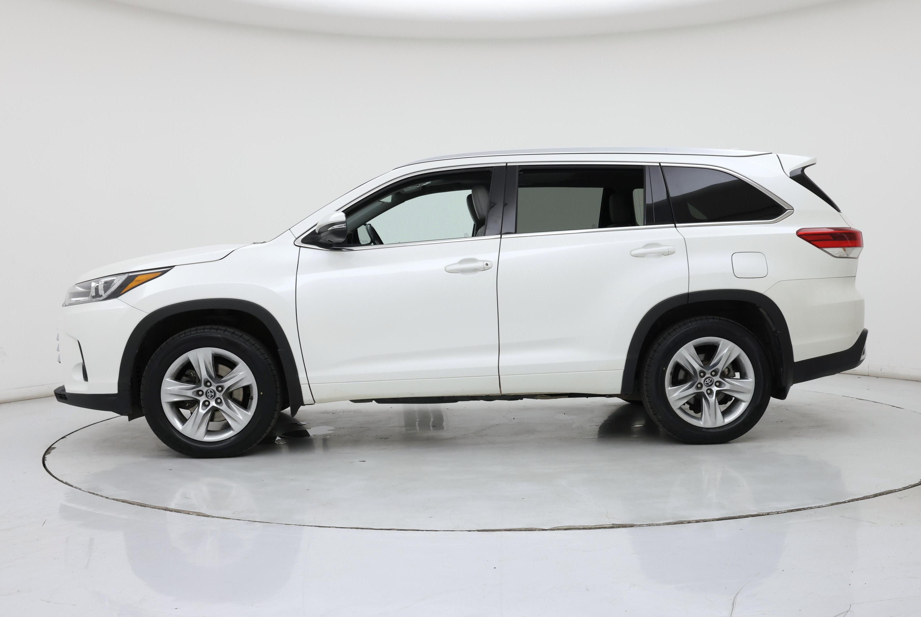 Thumbnail: 2017 Toyota Highlander - 3
