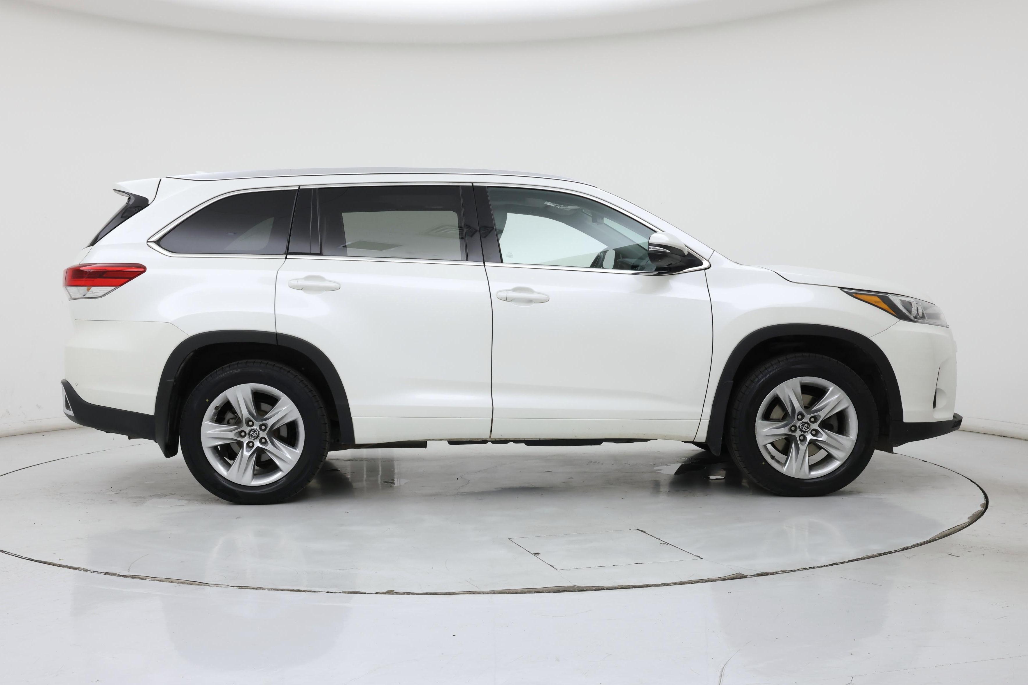 Thumbnail: 2017 Toyota Highlander - 7