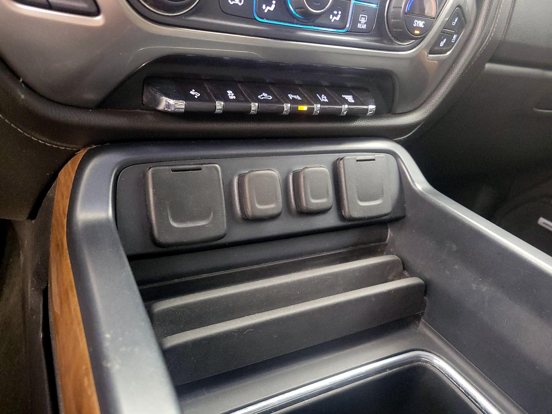 Thumbnail: 2017 Chevrolet Silverado 3500 - 19