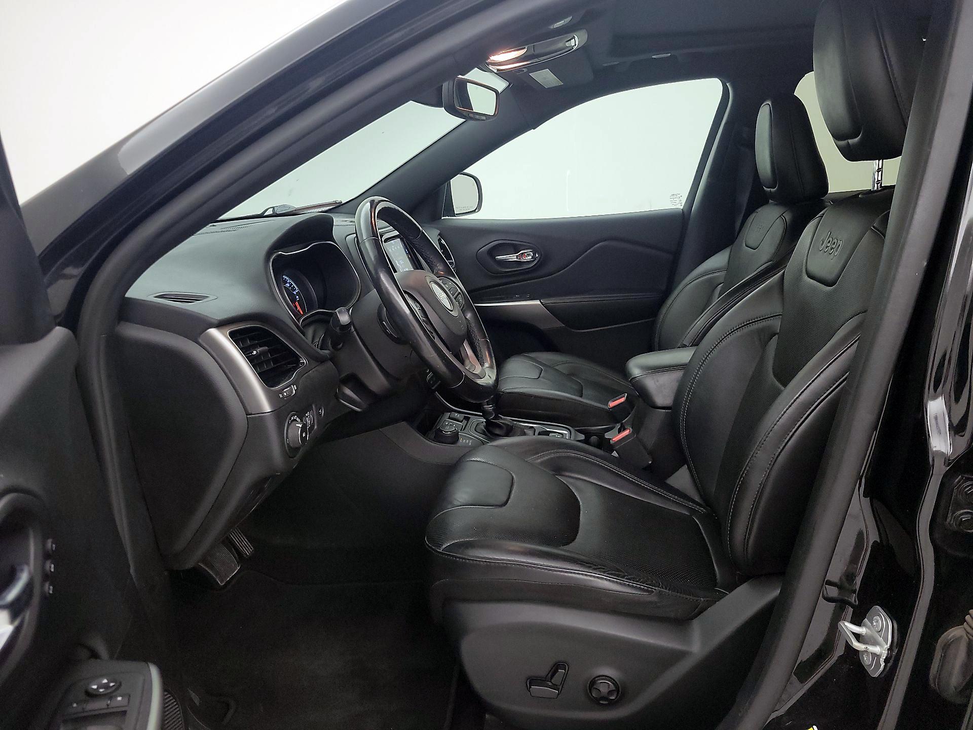 Thumbnail: 2020 Jeep Cherokee - 11