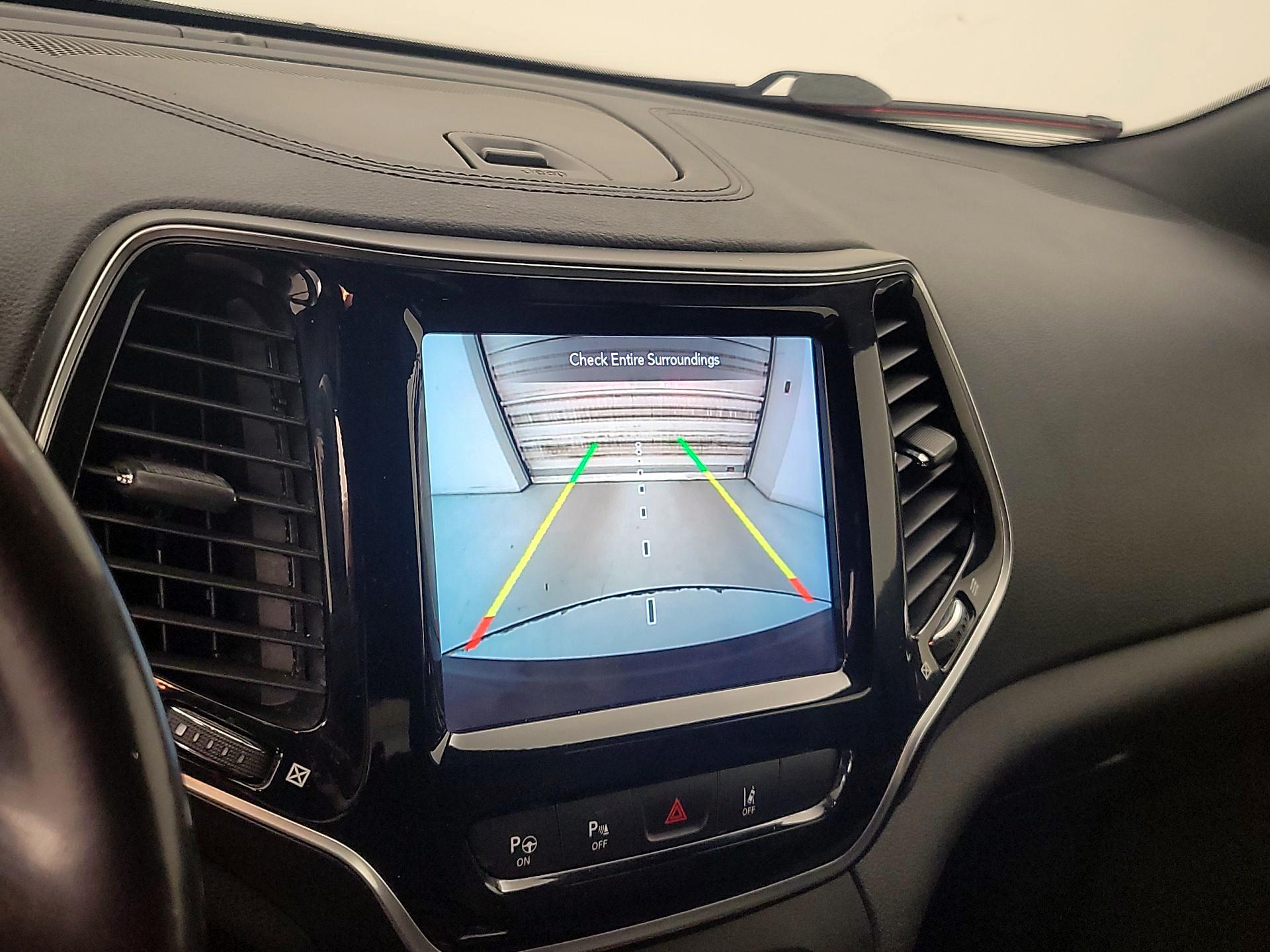 Thumbnail: 2020 Jeep Cherokee - 15