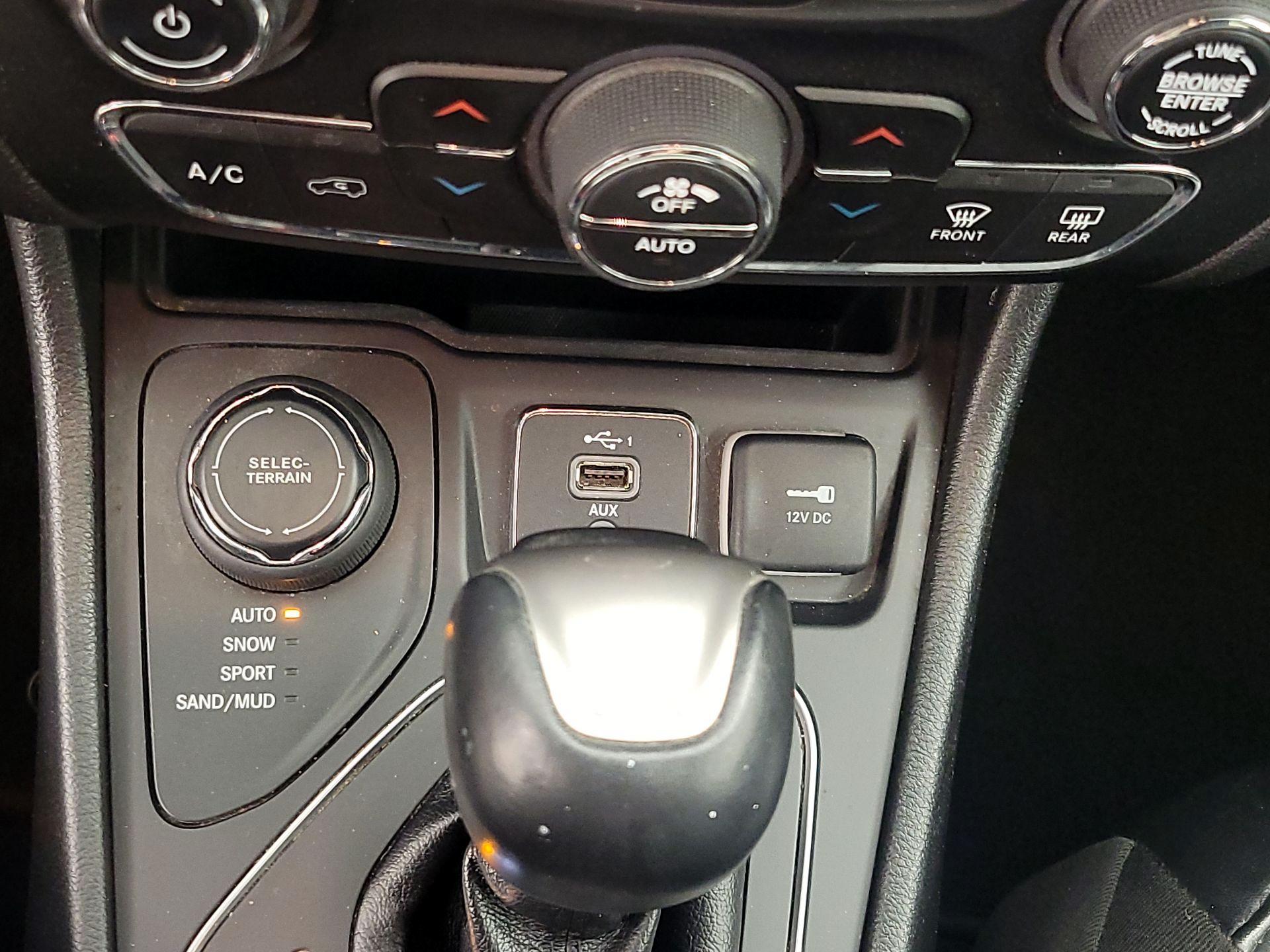 Thumbnail: 2020 Jeep Cherokee - 19