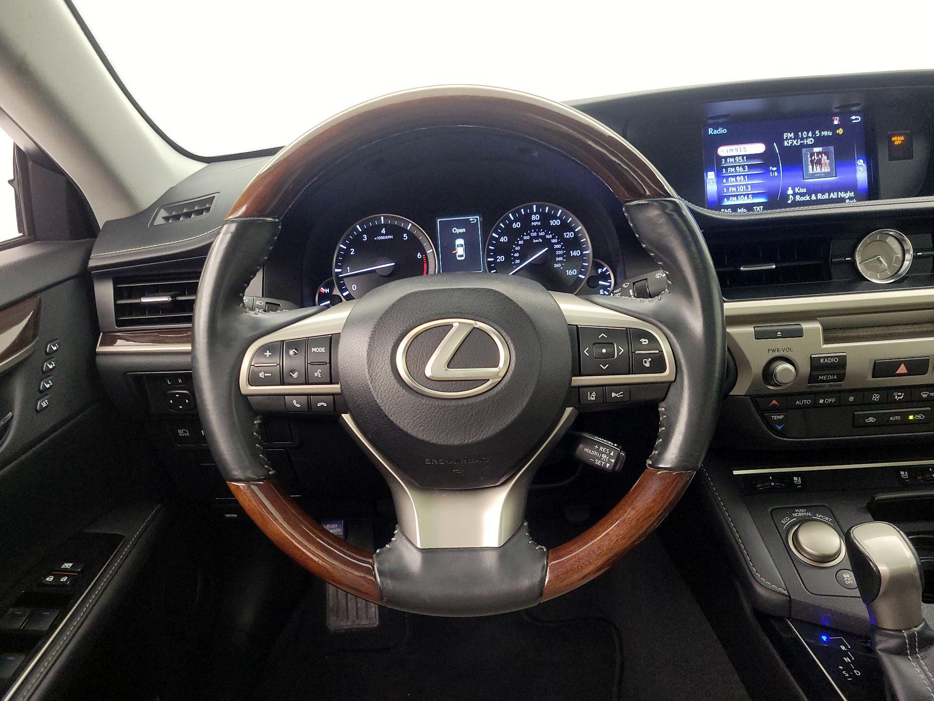 Thumbnail: 2017 Lexus ES - 10