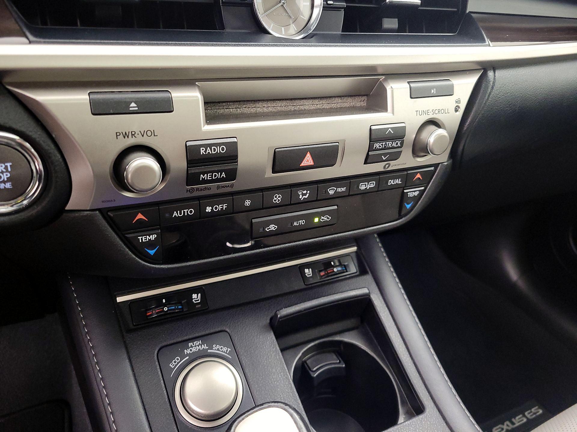 Thumbnail: 2017 Lexus ES - 16
