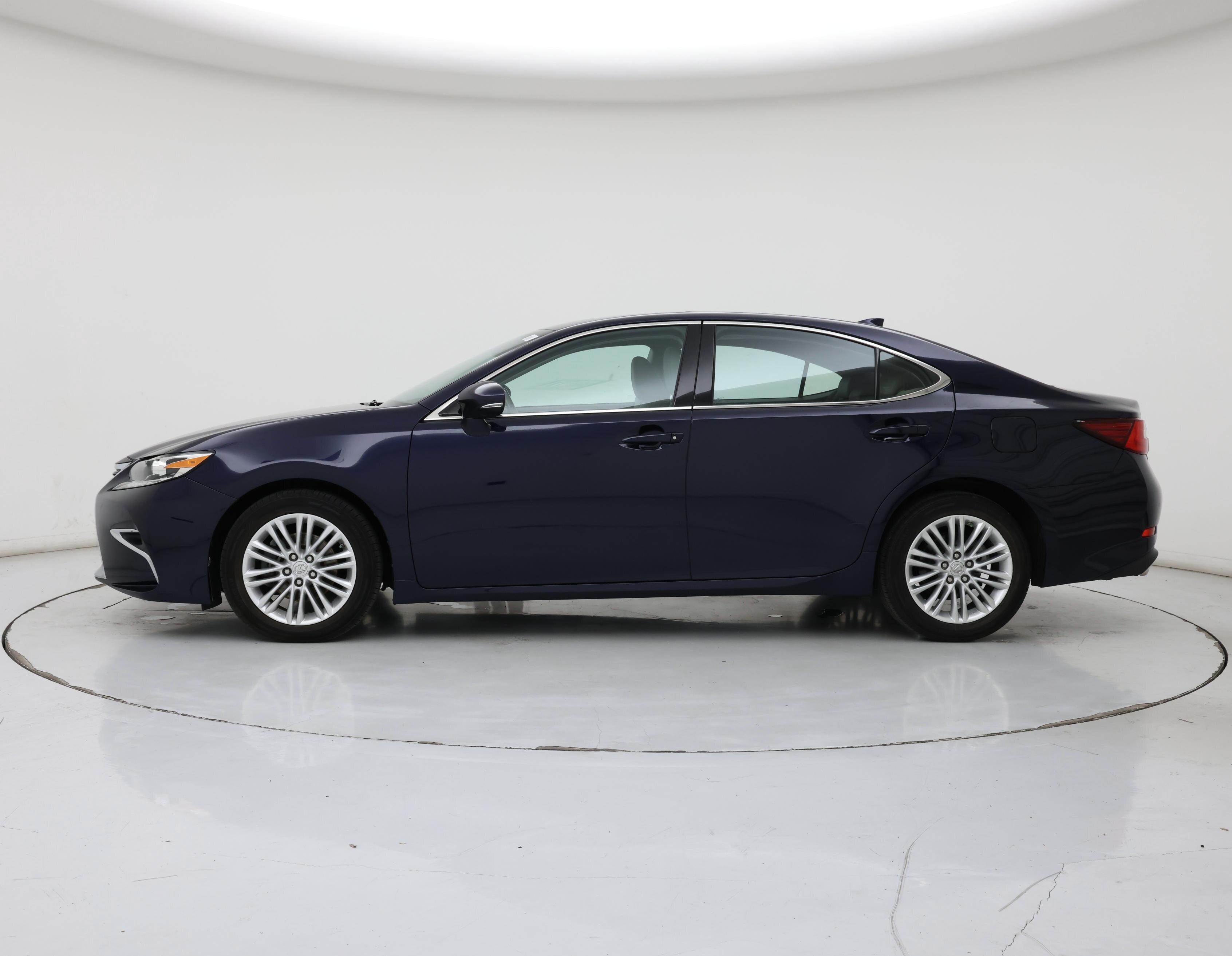 Thumbnail: 2017 Lexus ES - 3