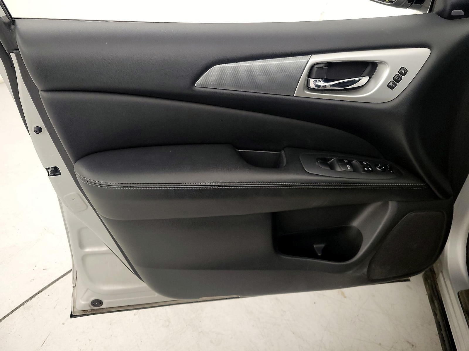 2017 Nissan Pathfinder SL - Photo 13