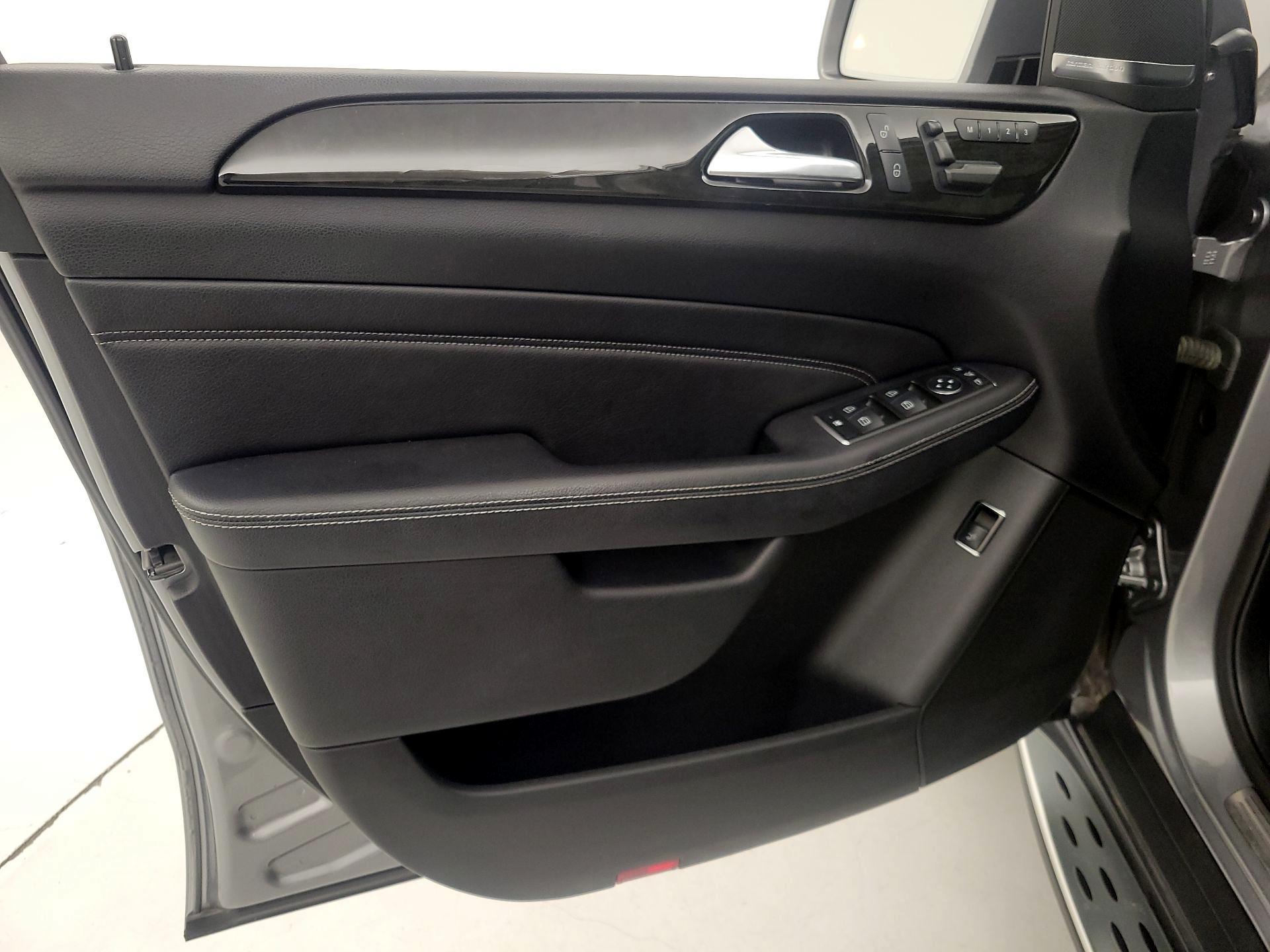 Thumbnail: 2015 Mercedes-Benz M-Class - 12