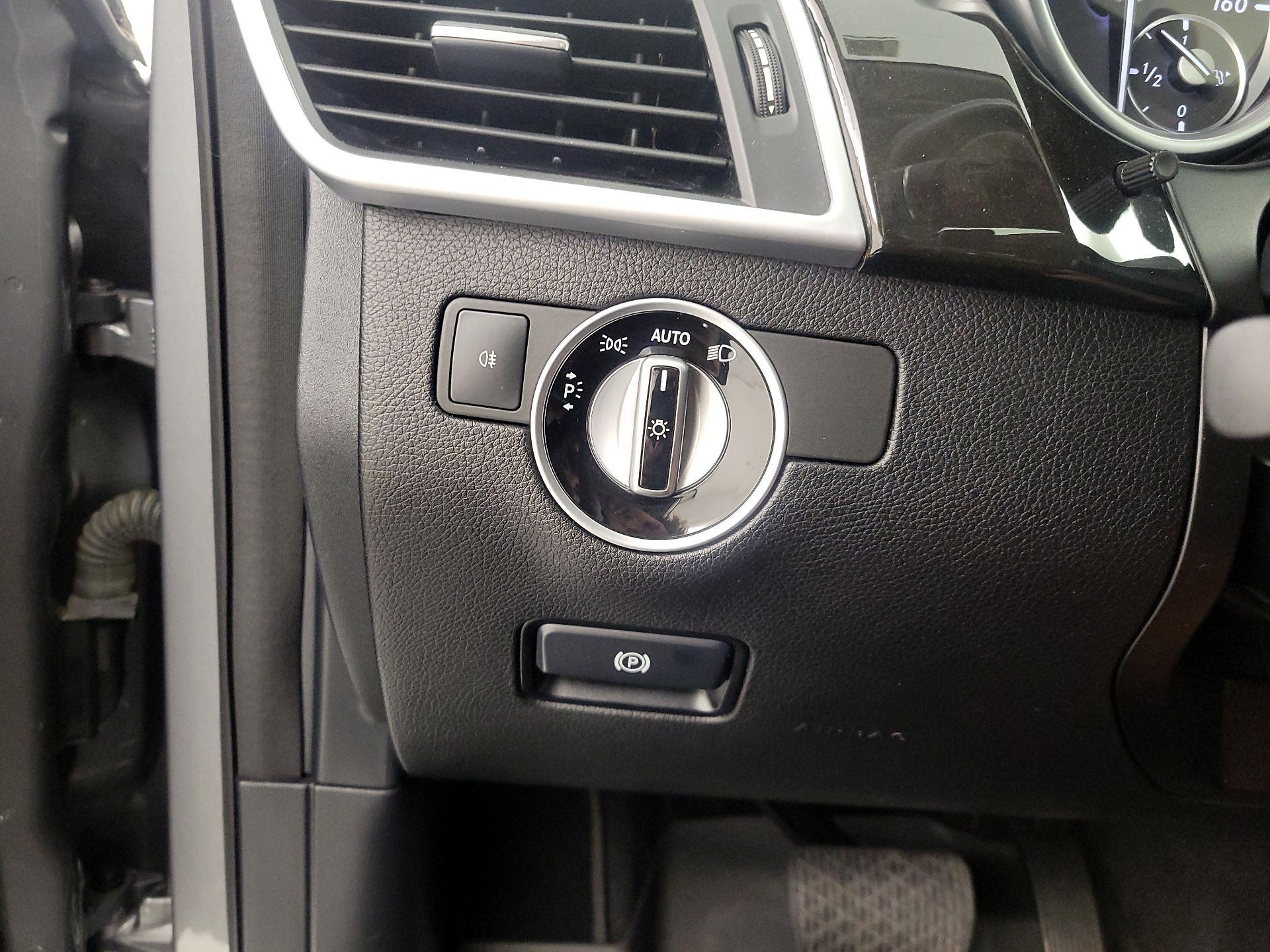 Thumbnail: 2015 Mercedes-Benz M-Class - 13