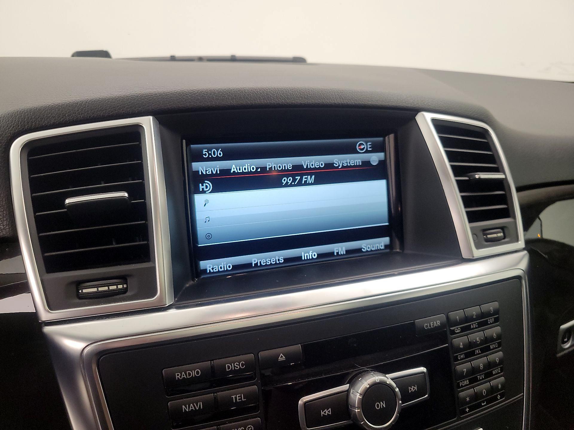 Thumbnail: 2015 Mercedes-Benz M-Class - 16