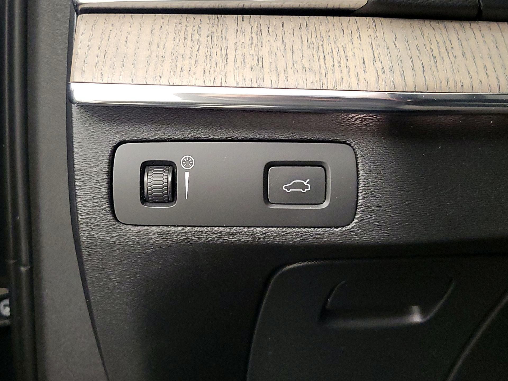 Thumbnail: 2021 Volvo XC90 - 13