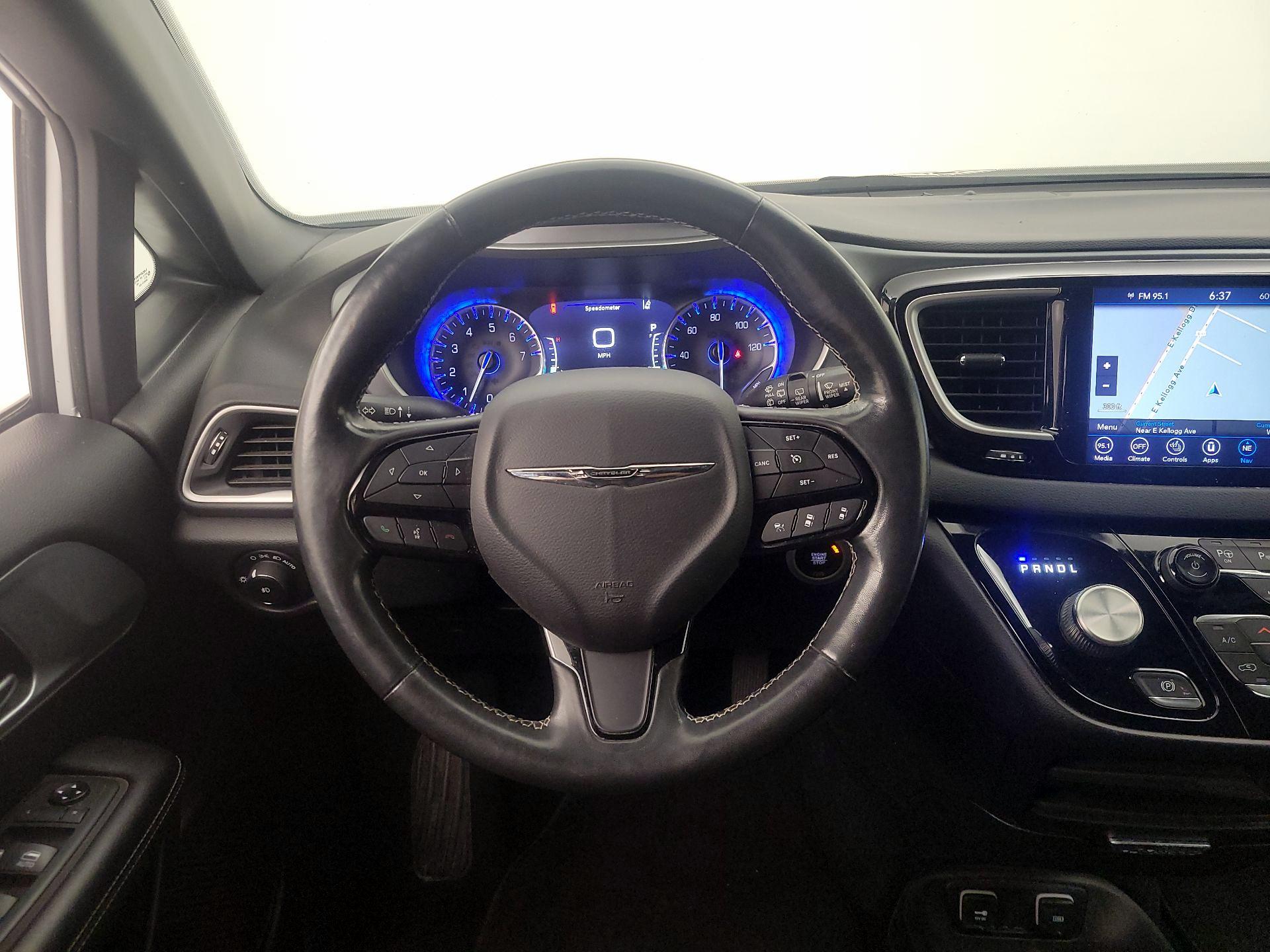 Thumbnail: 2020 Chrysler Pacifica - 10